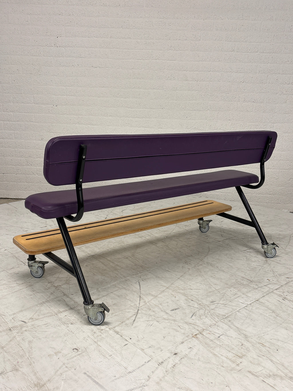 Stoere set 2 kinderbanken, tafel op wielen