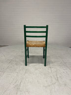 Groene vintage stoel met rotan zitting