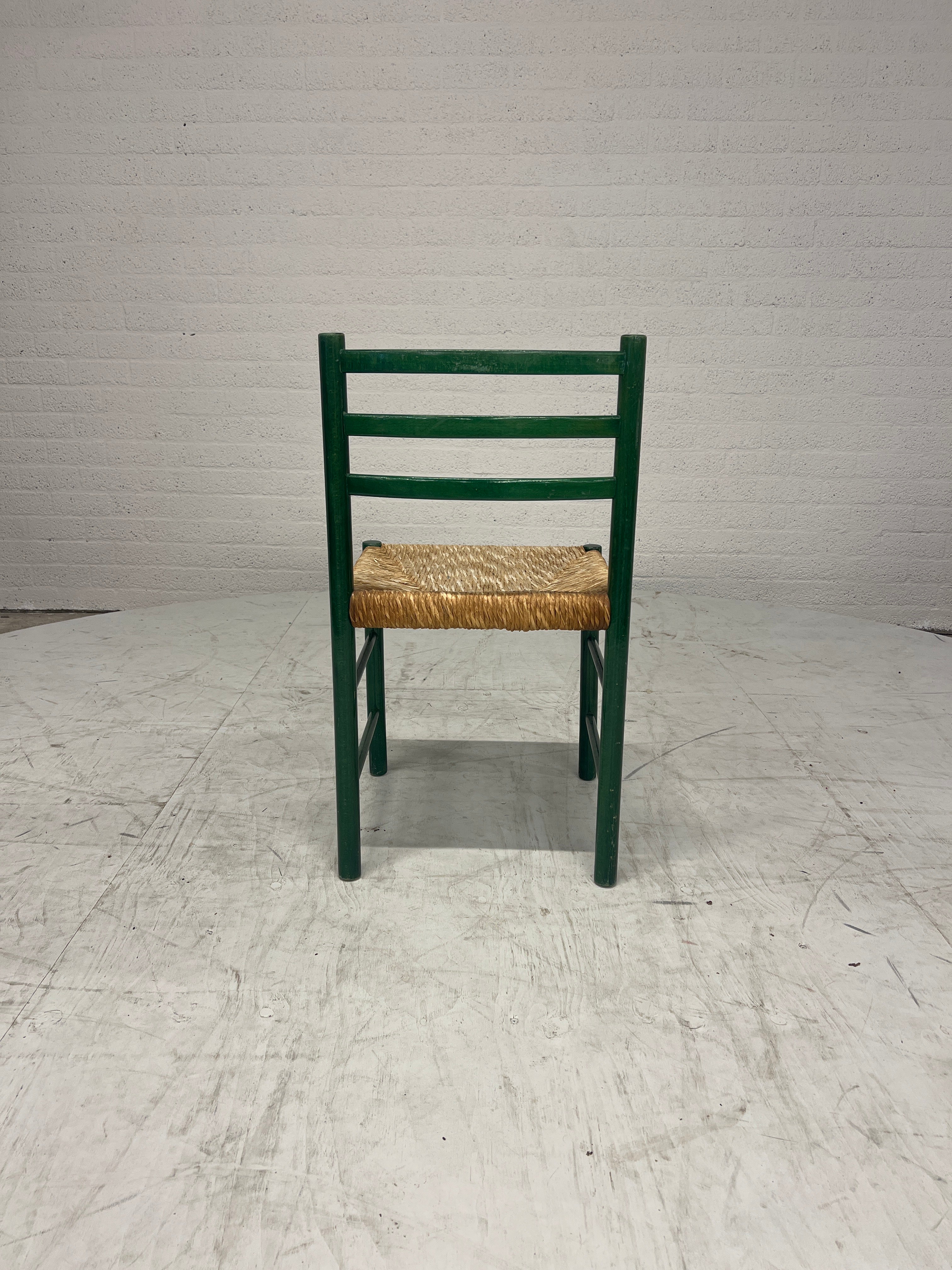 Groene vintage stoel met rotan zitting