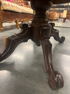 Ovale salontafel met geschulpt blad