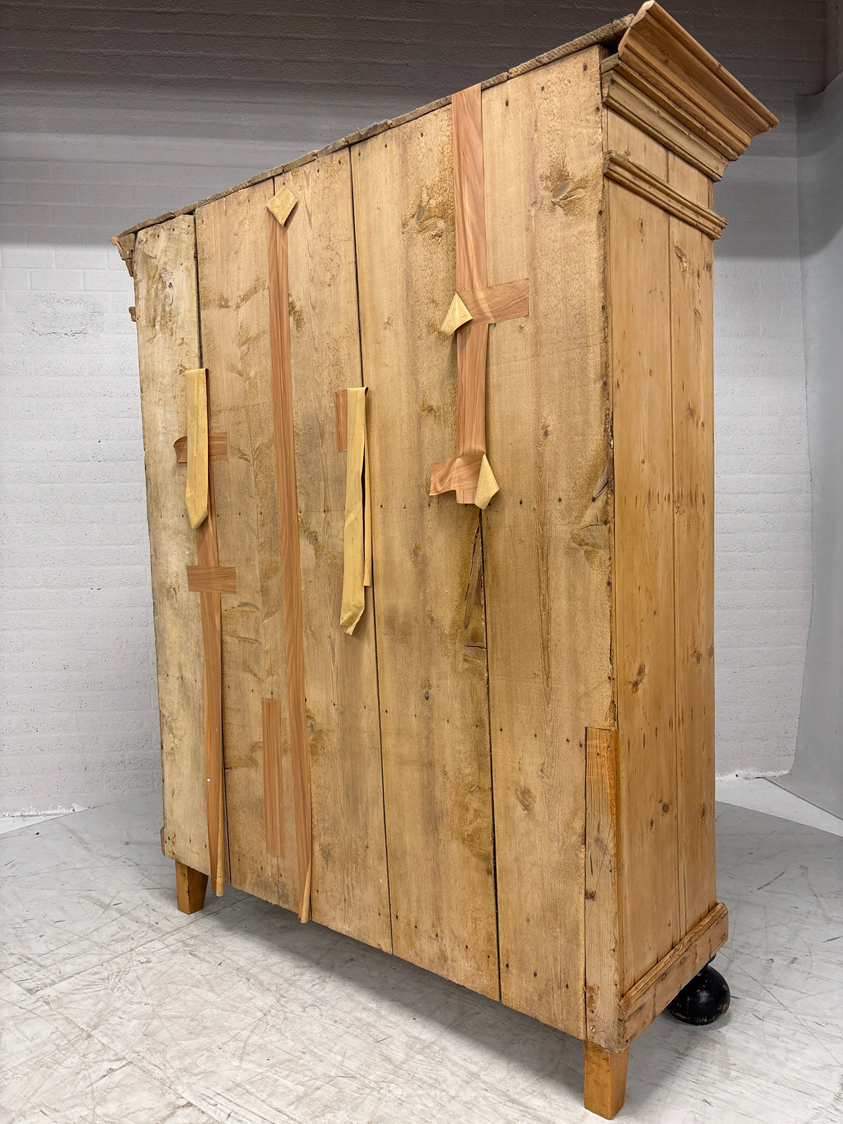 Grenen kast