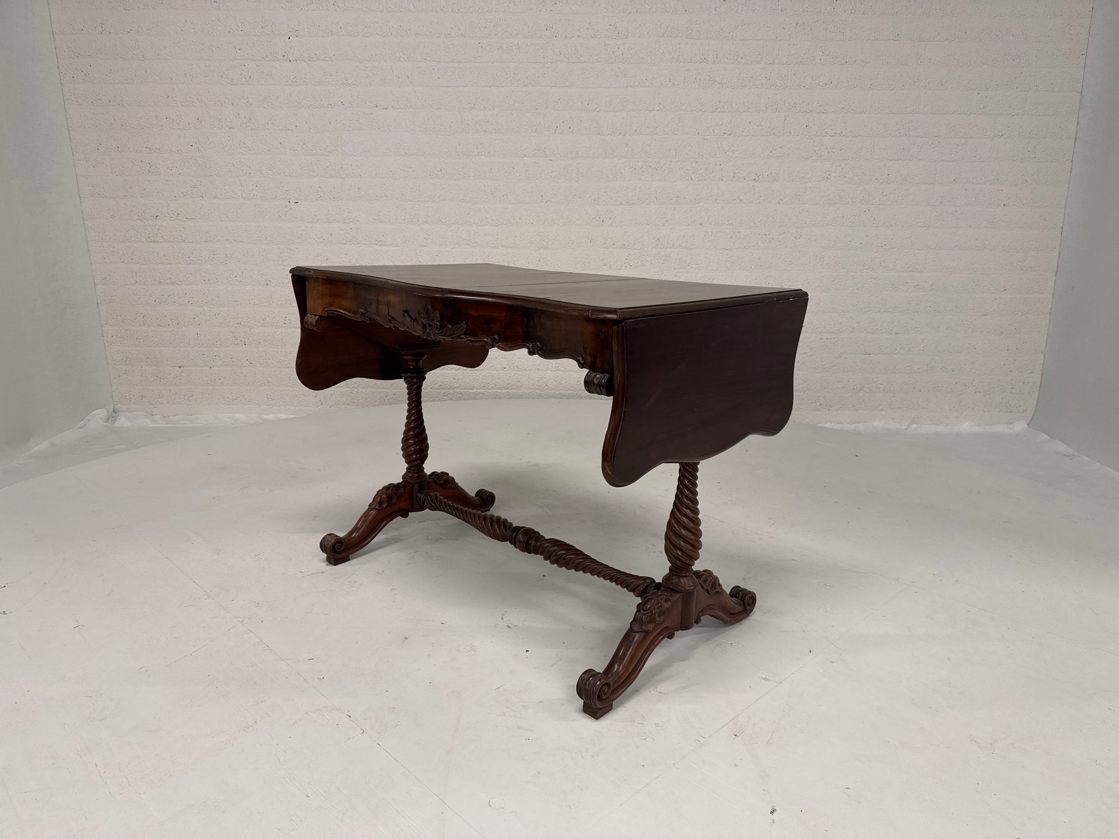 Opklap tafel hangoor