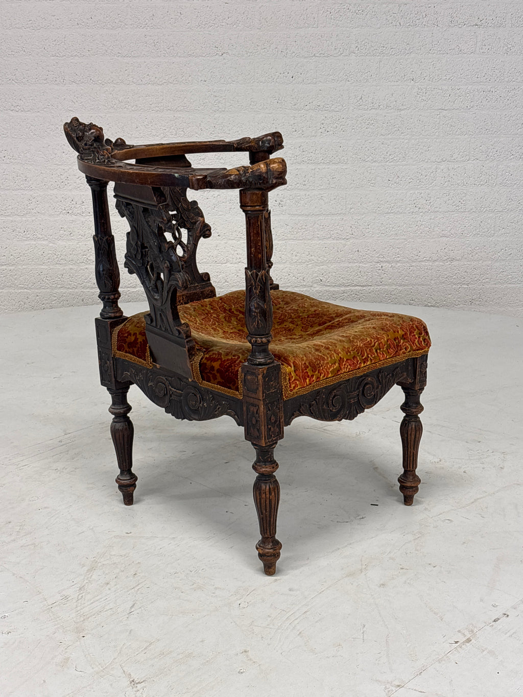 Italiaanse antieke hoekstoel