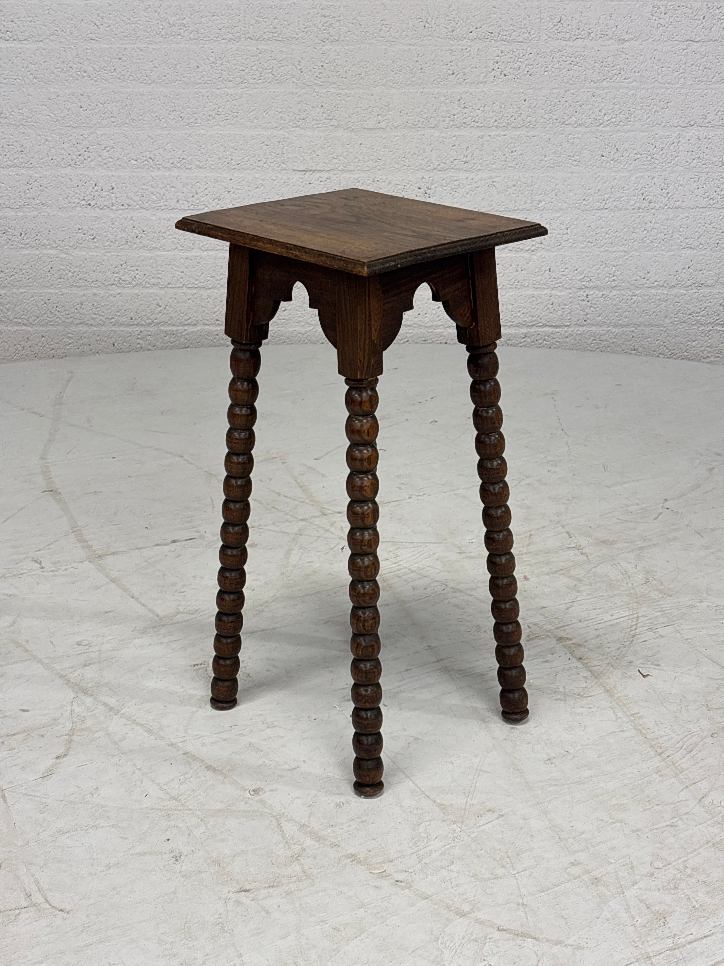 Plantentafel met vier bollenpoten