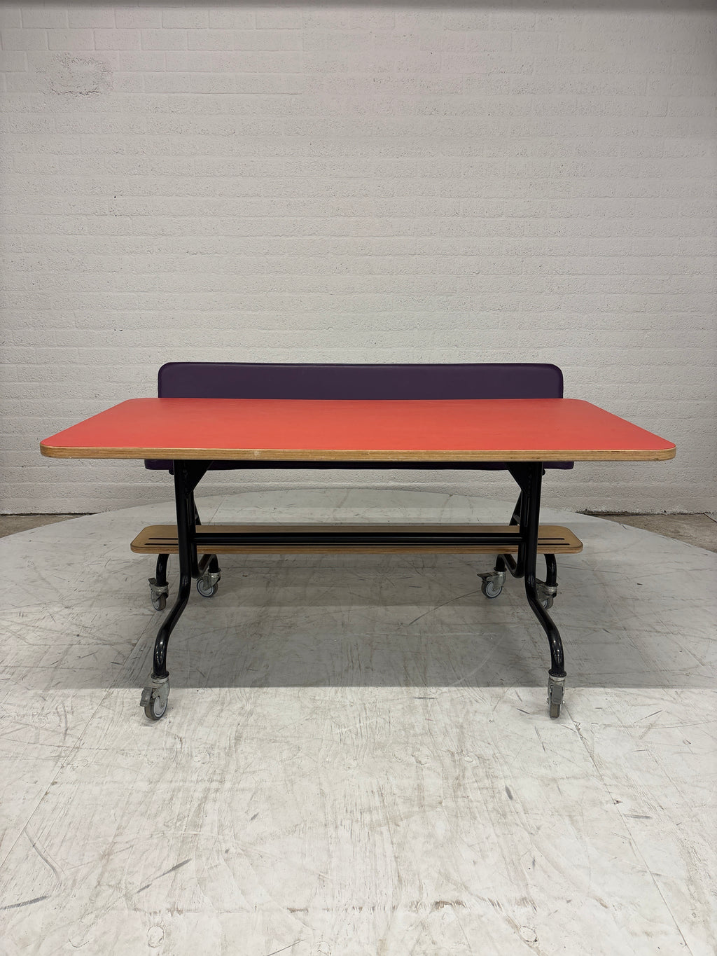 Stoere set 2 kinderbanken, tafel op wielen