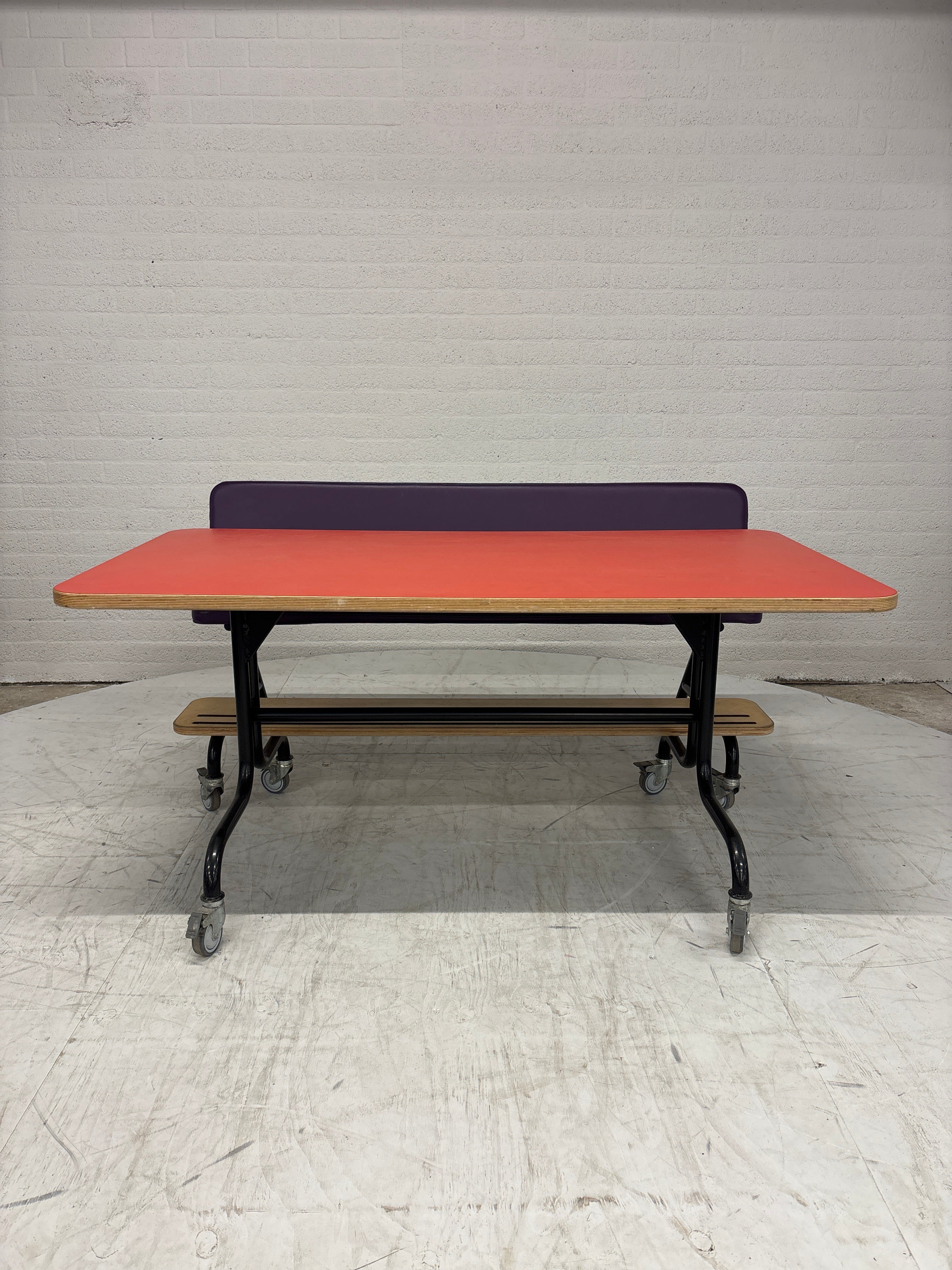 Stoere set 2 kinderbanken, tafel op wielen