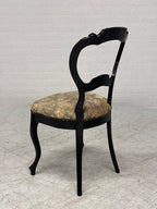 Antieke stoelen in Barok of Louis XV stijl