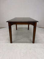 Prachtige eettafel met lade