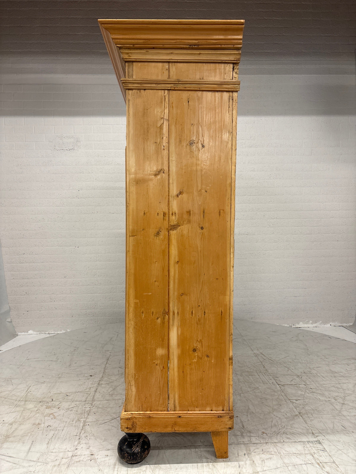 Grenen kast