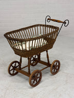 Antieke poppenwagen