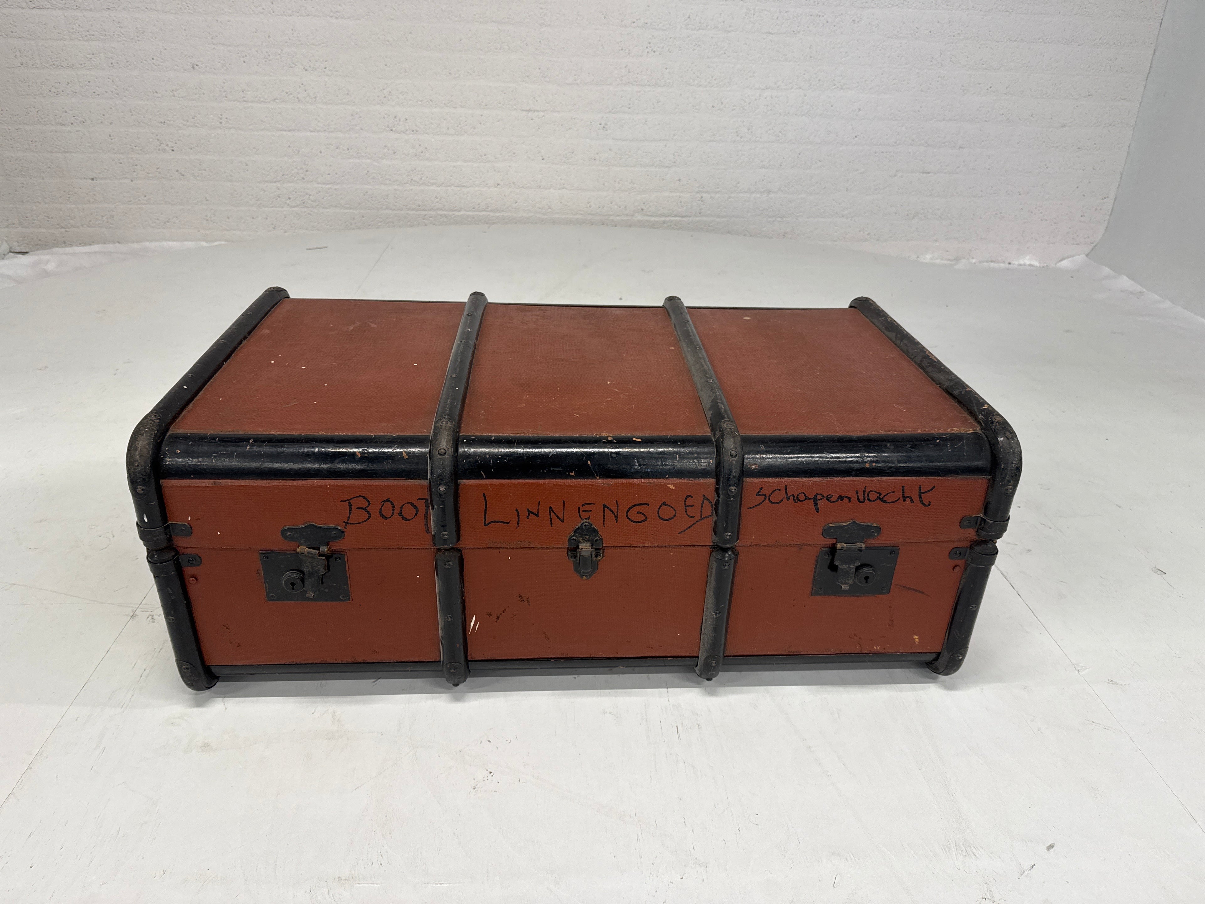 Dekenkast donkerrood