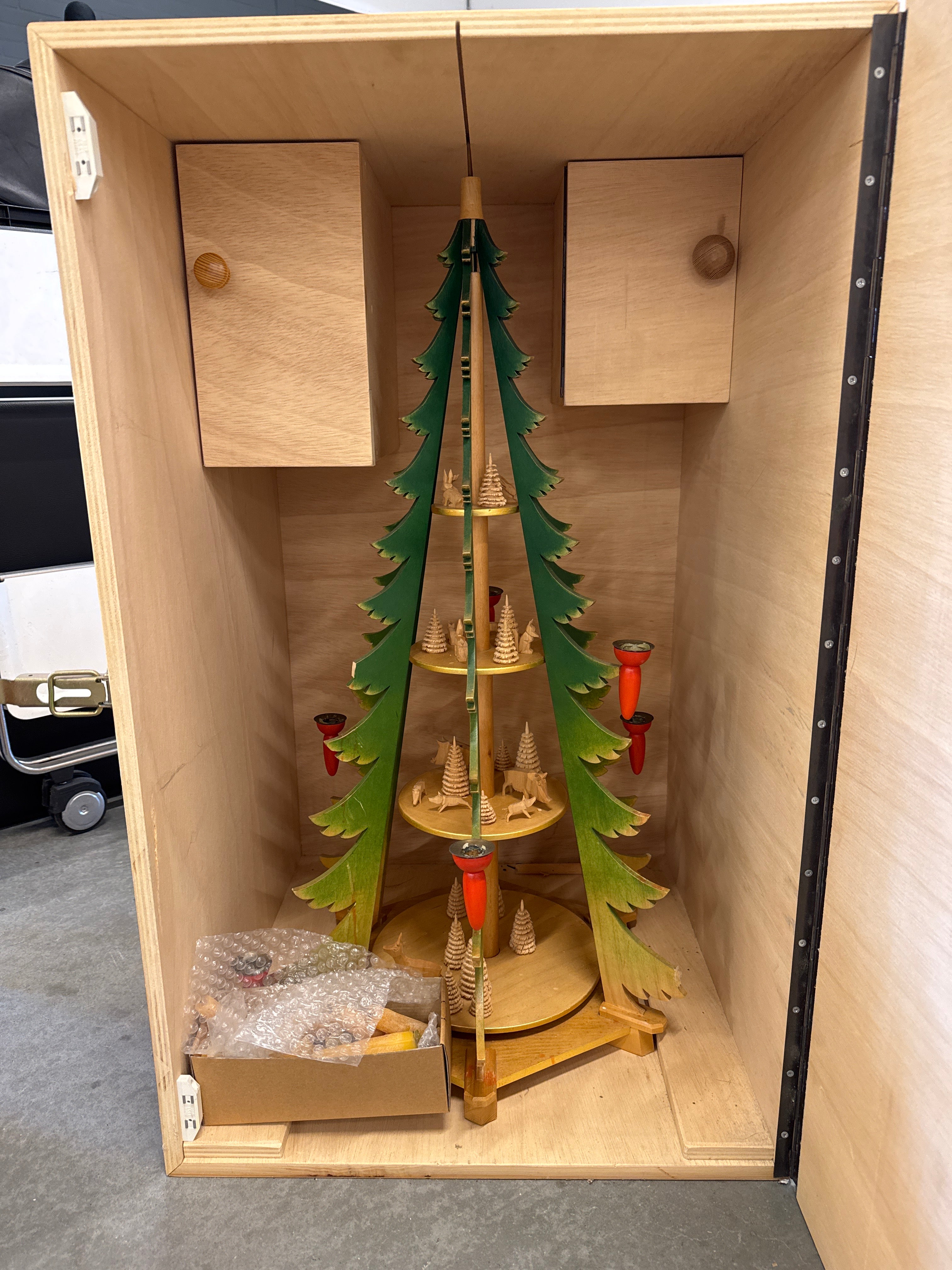 Kerstboom in stevige kist