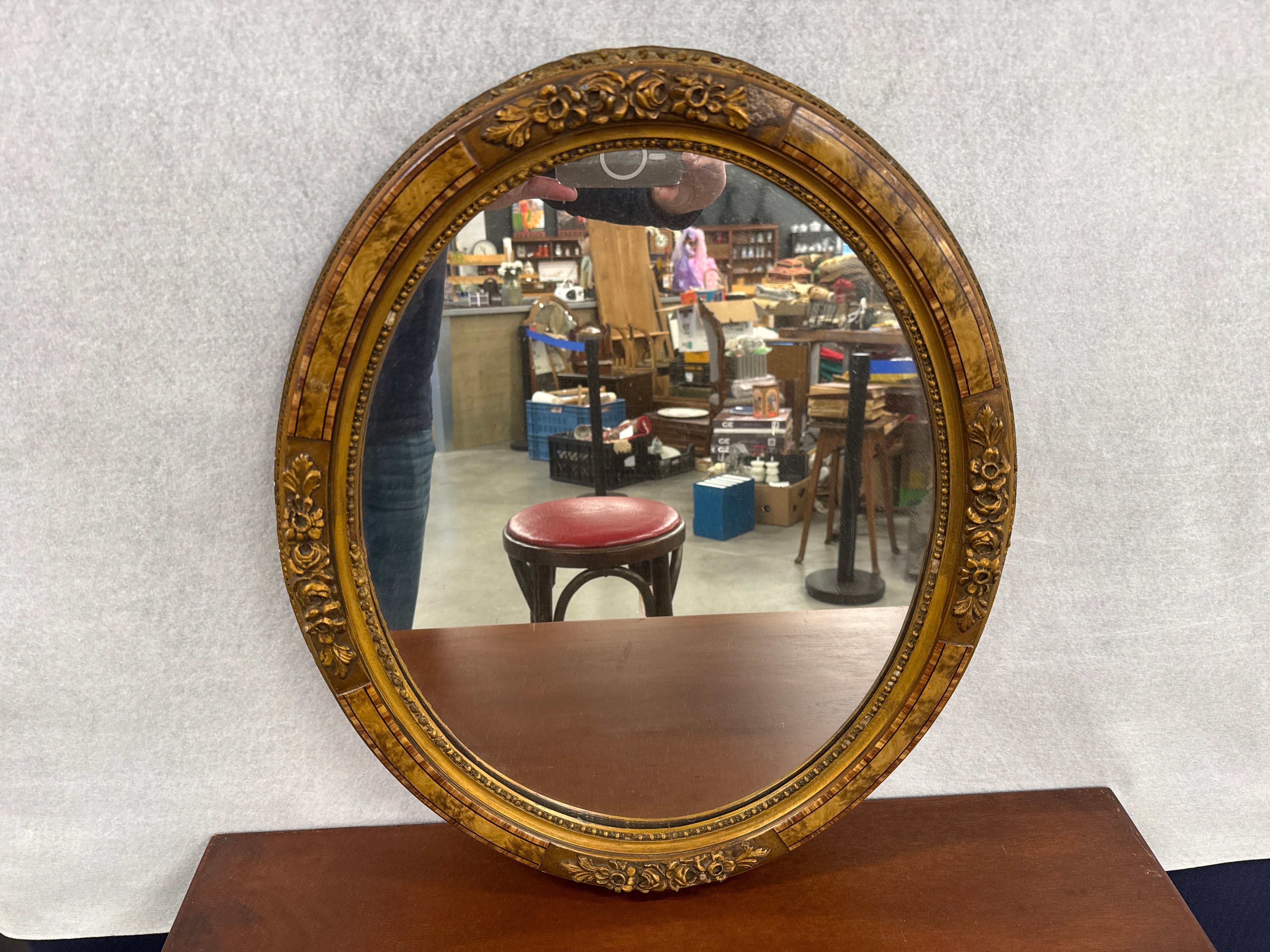 Oude spiegel ovaal goud hout