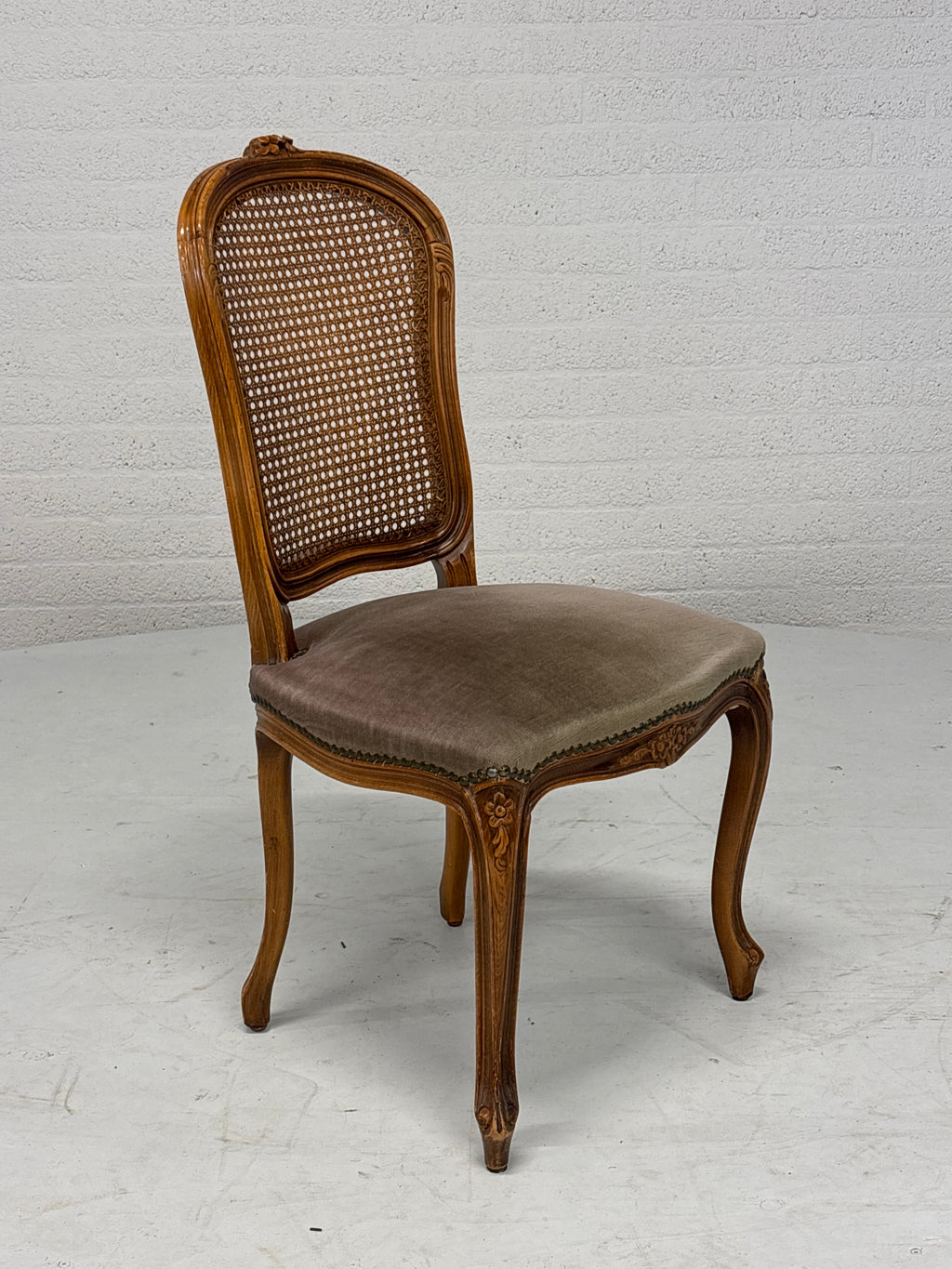 4 Klassieke Franse eetkamerstoelen