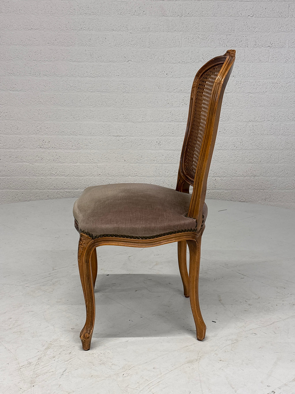 4 Klassieke Franse eetkamerstoelen