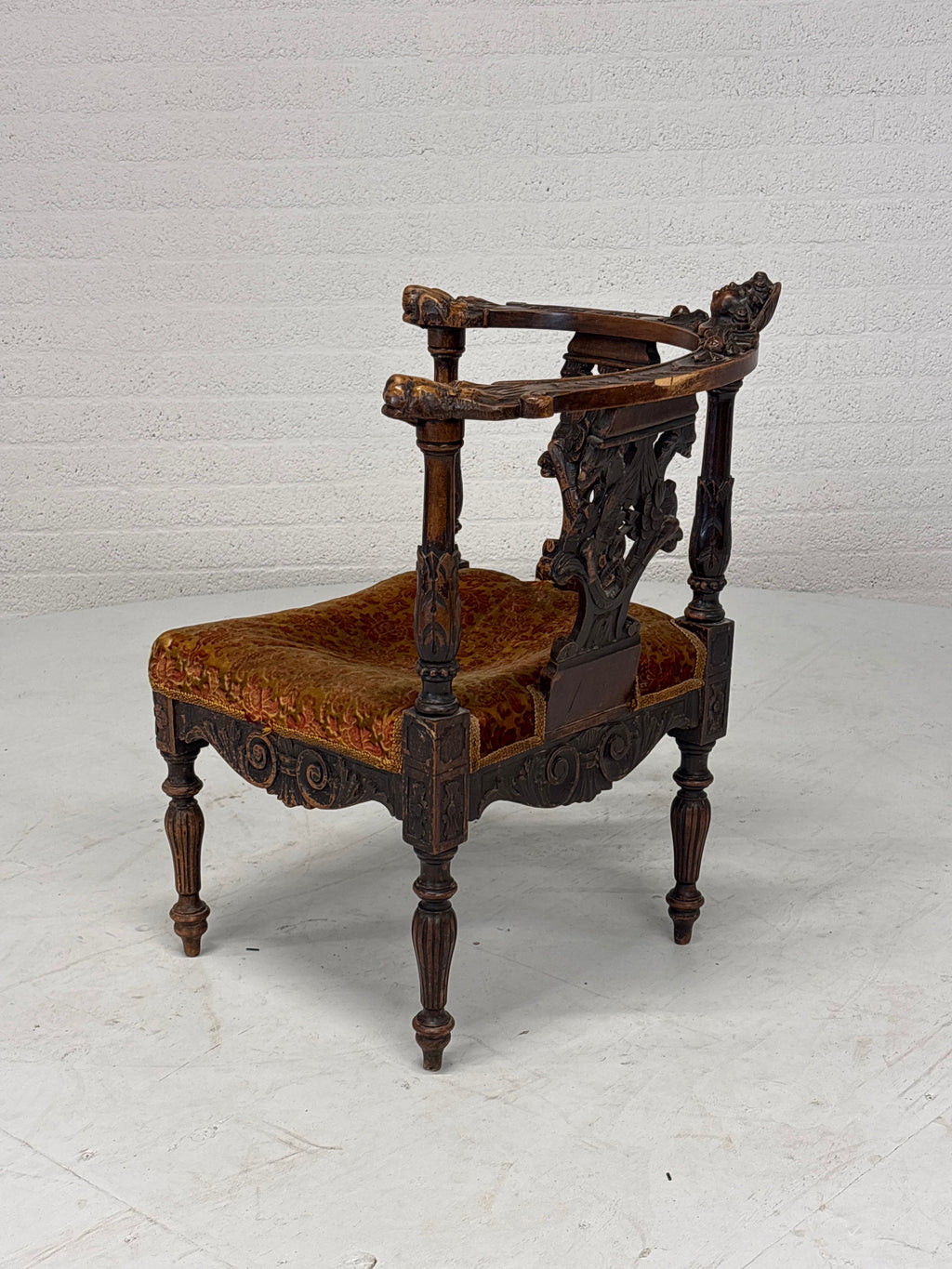 Italiaanse antieke hoekstoel