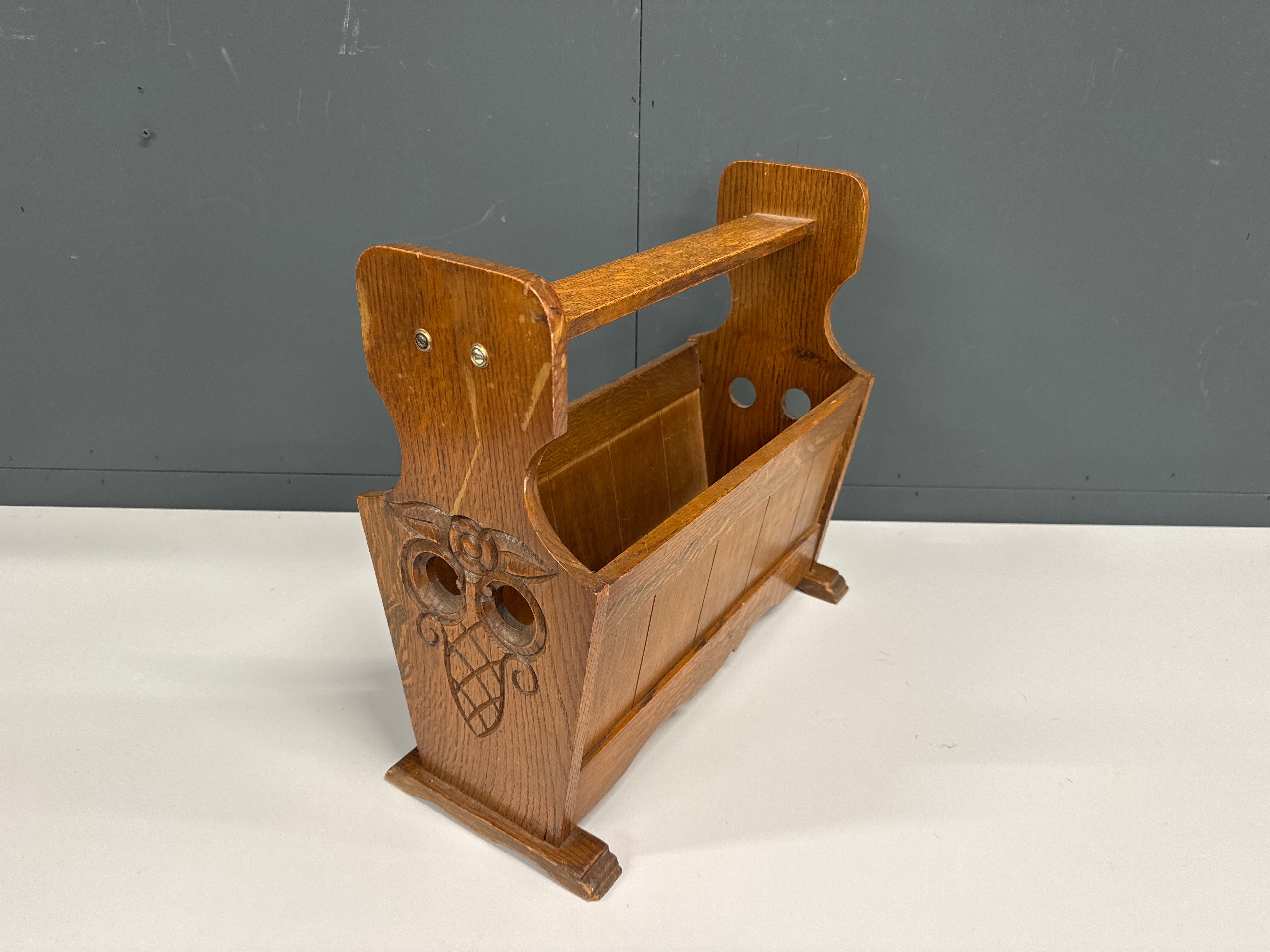 Lectuurbak hout met snijwerk