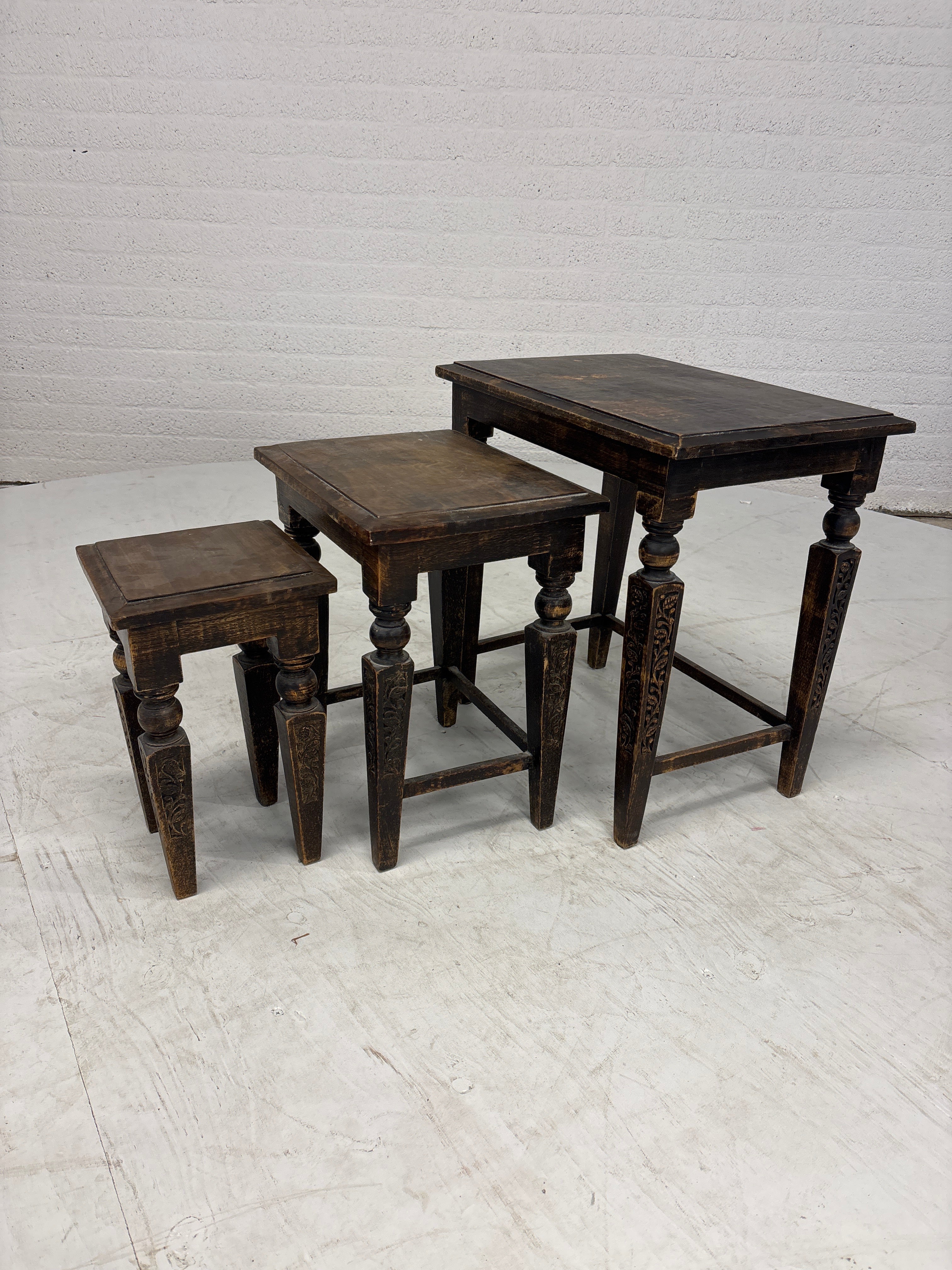 Set van 3 bijzettafeltjes in shabby chic style