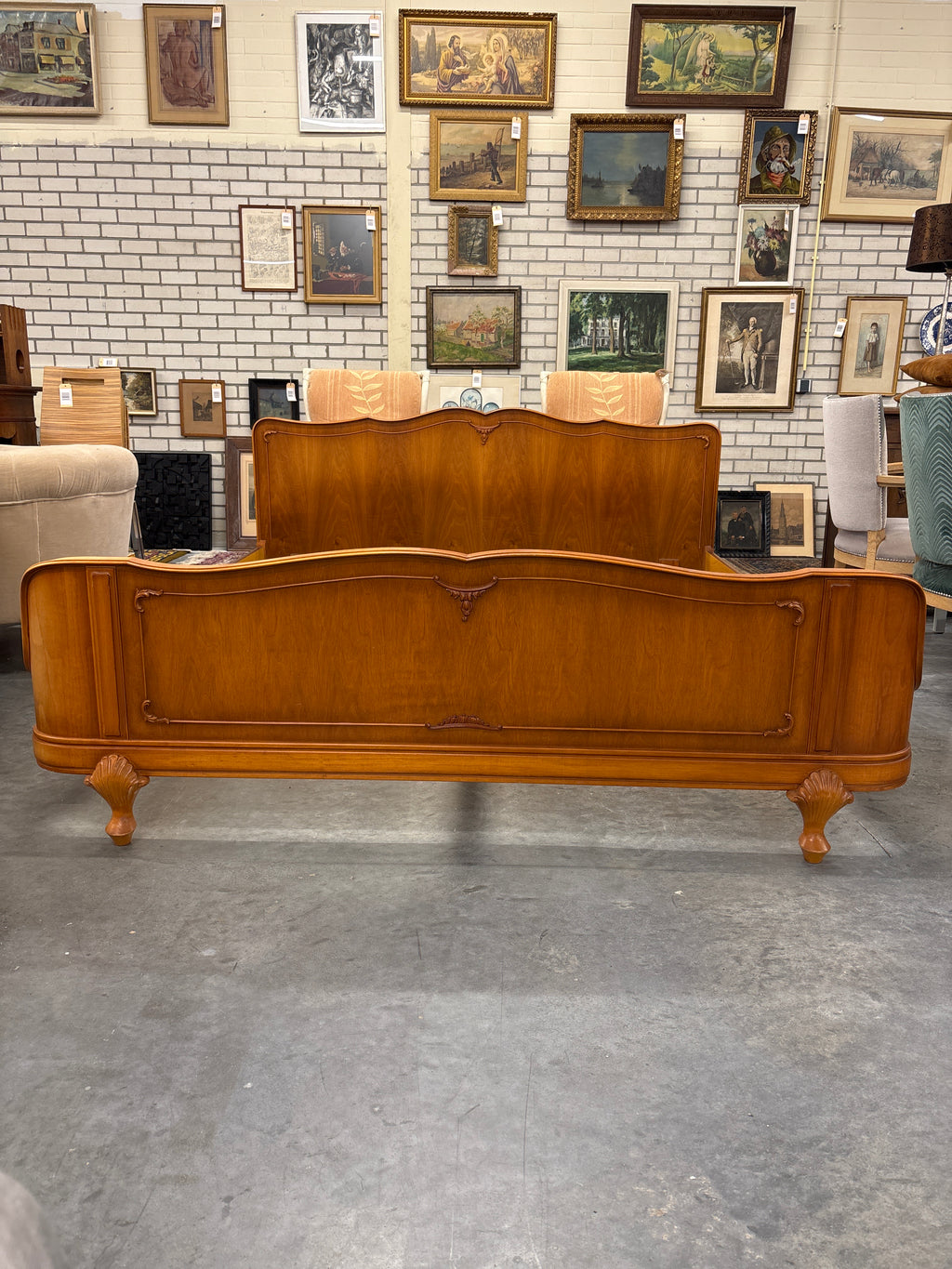 Bed ombouw met zijkastjes