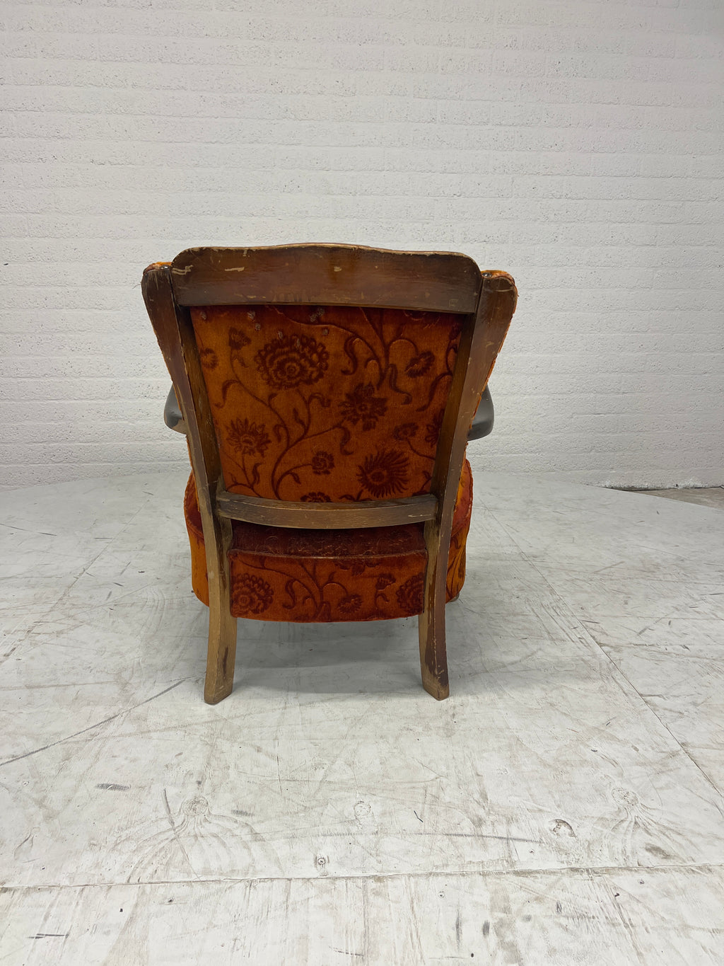 Antieke fauteuil met geleefde charme