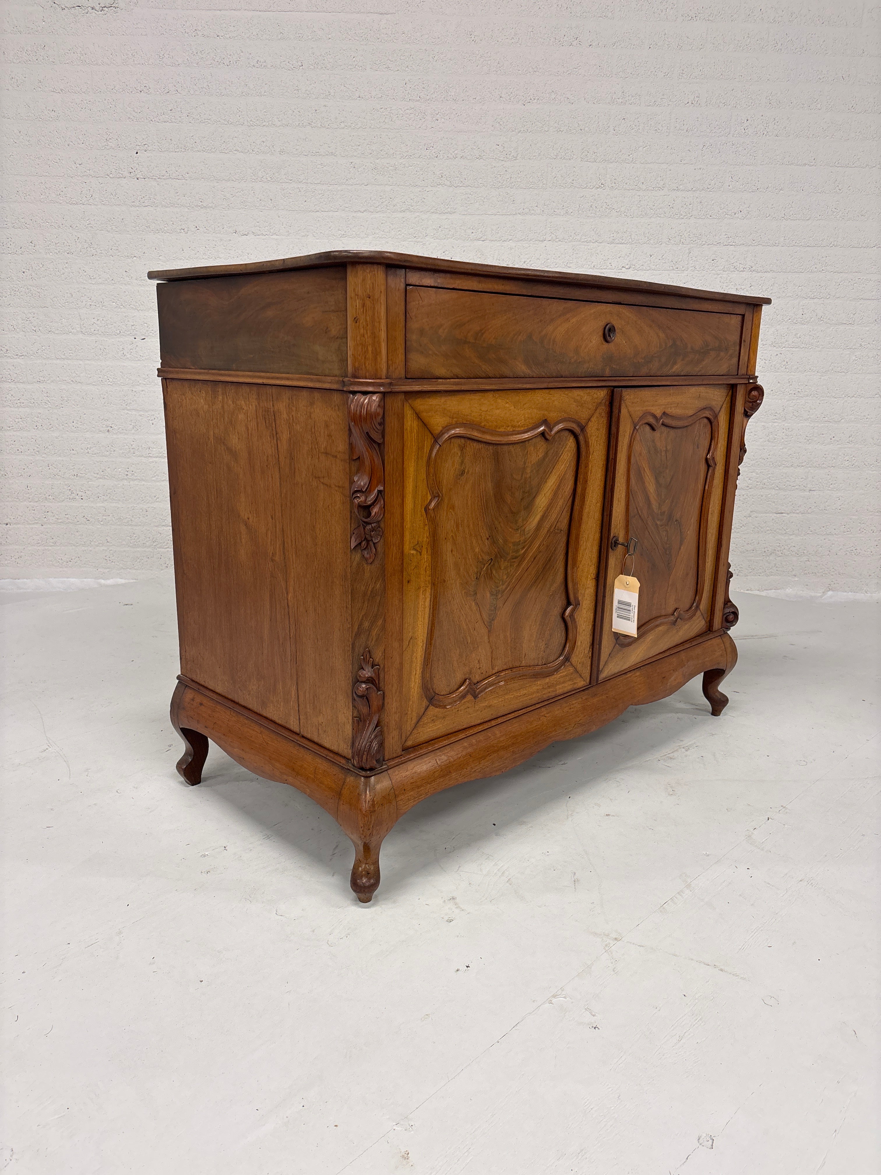Klein dressoir bm