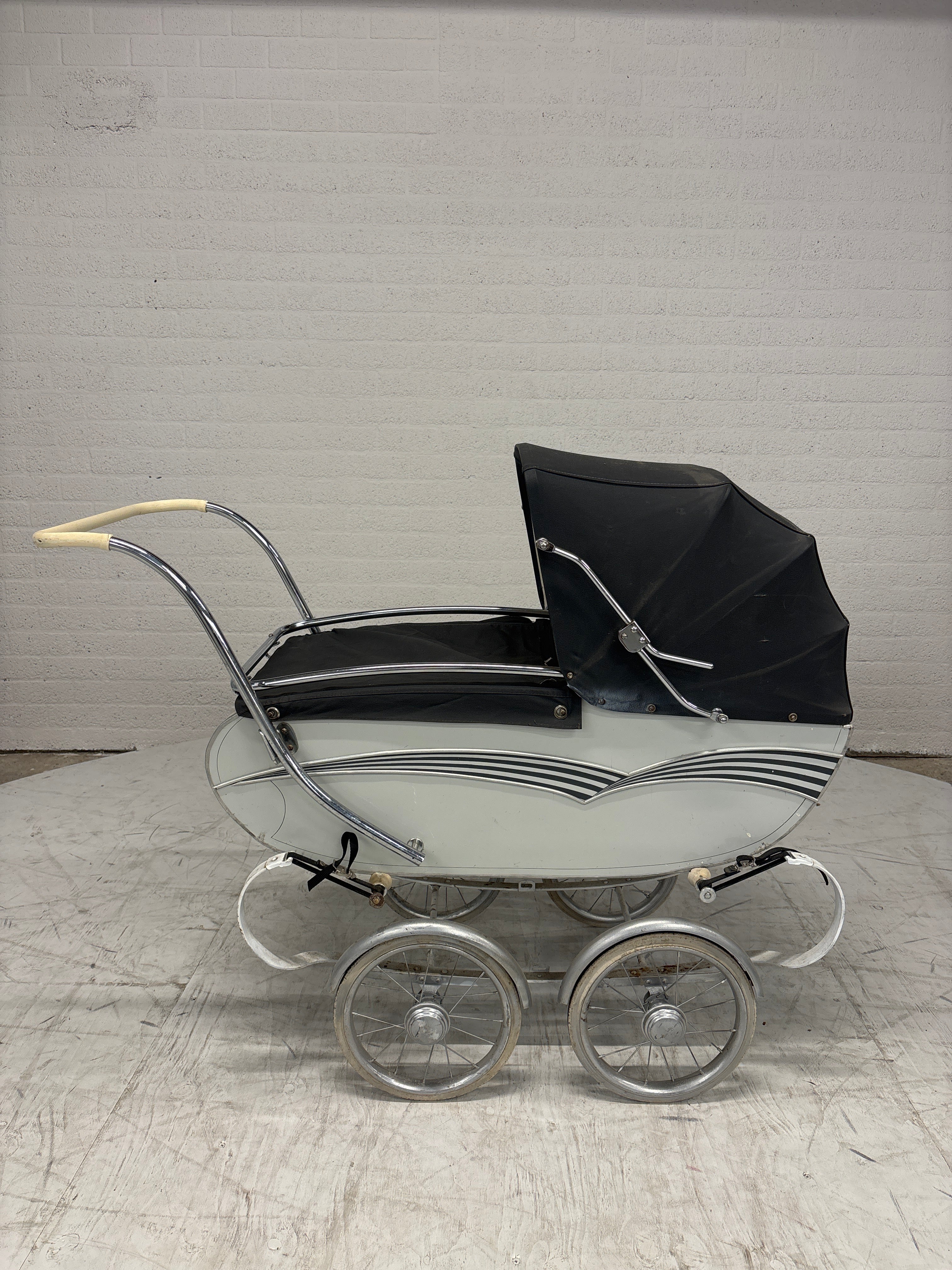 Antieke kinderwagen