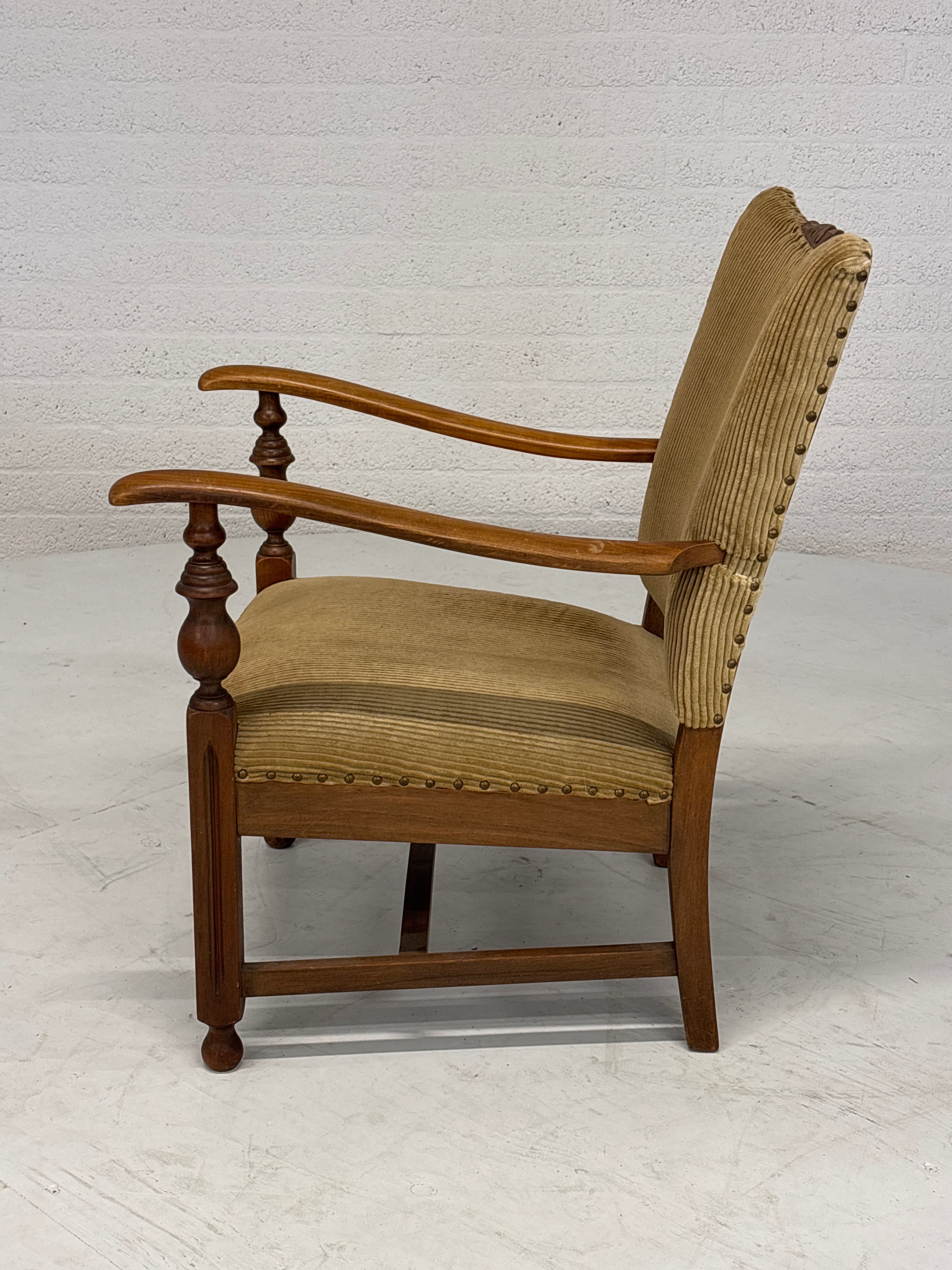 Fauteuil met bruine ribstof