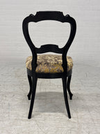 Antieke stoelen in Barok of Louis XV stijl