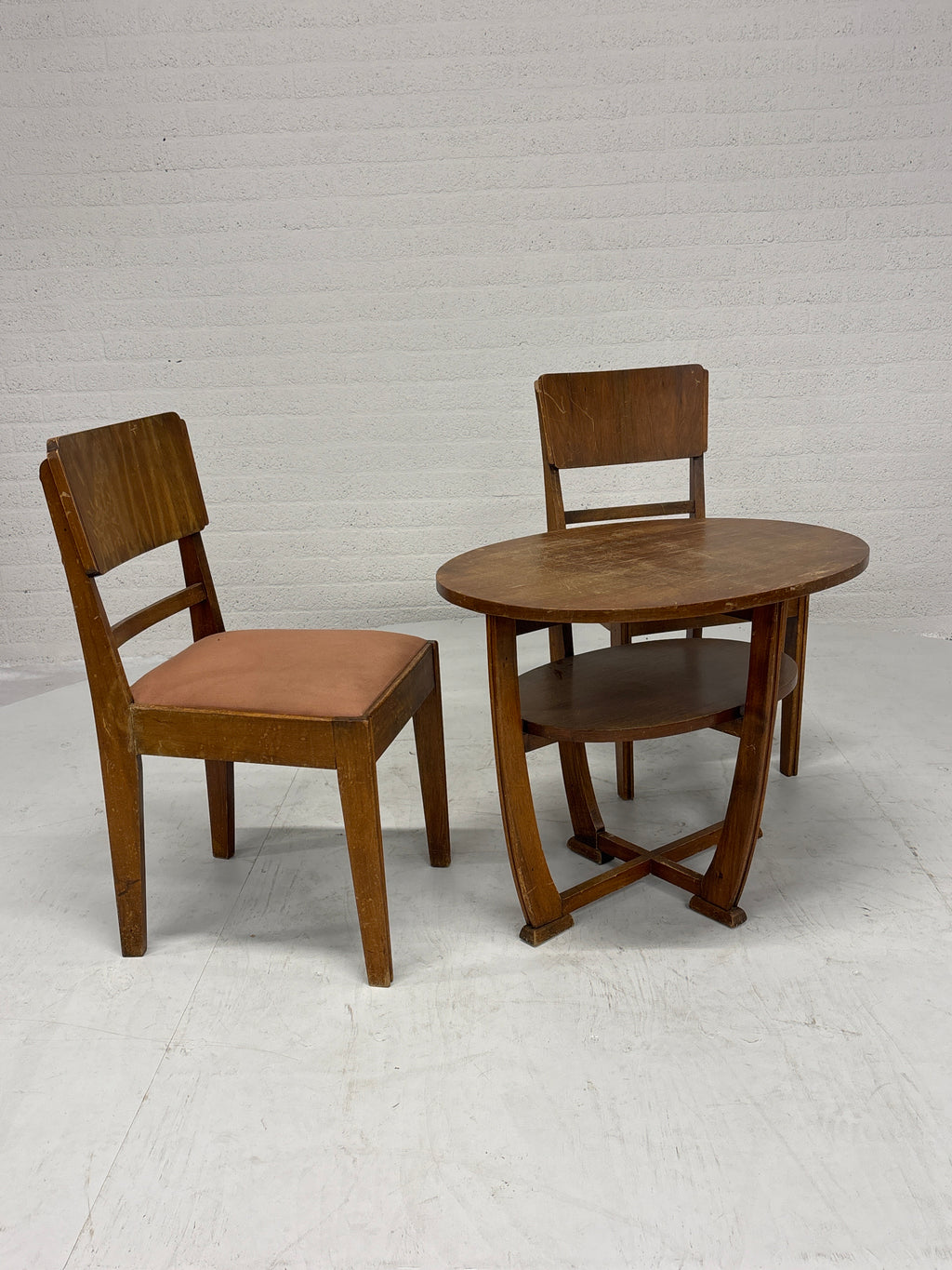 Set 2 stoelen en tafeltje jaren 20