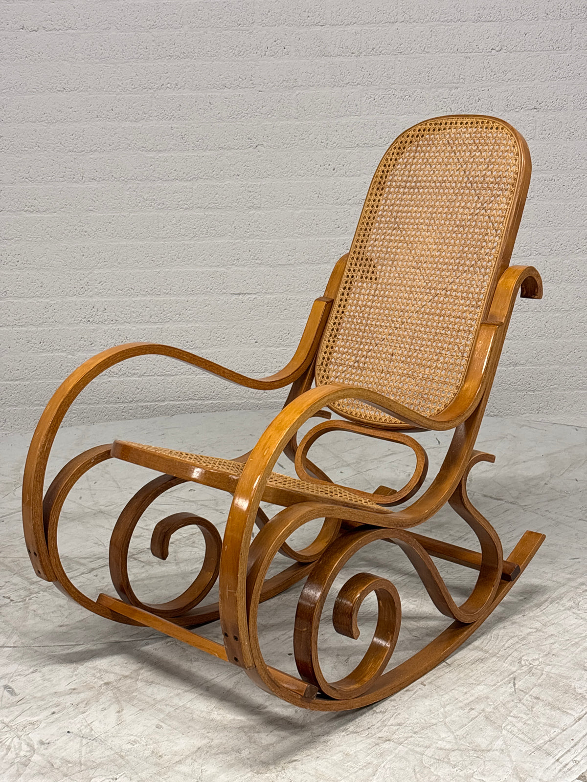 MP Stylische bent wood schommelstoel