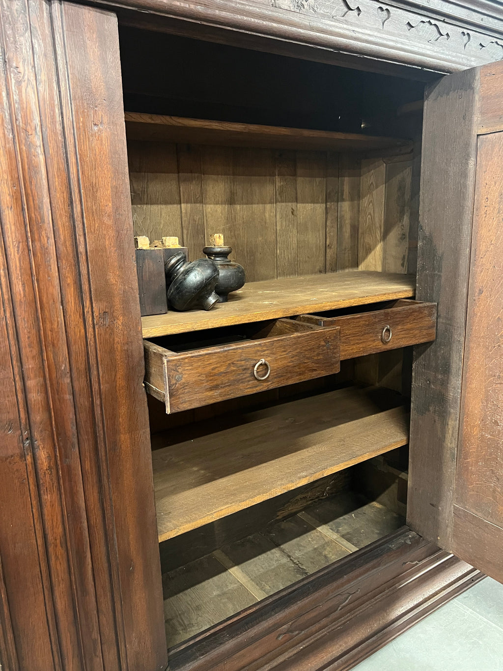 Antieke houten Spinde kast