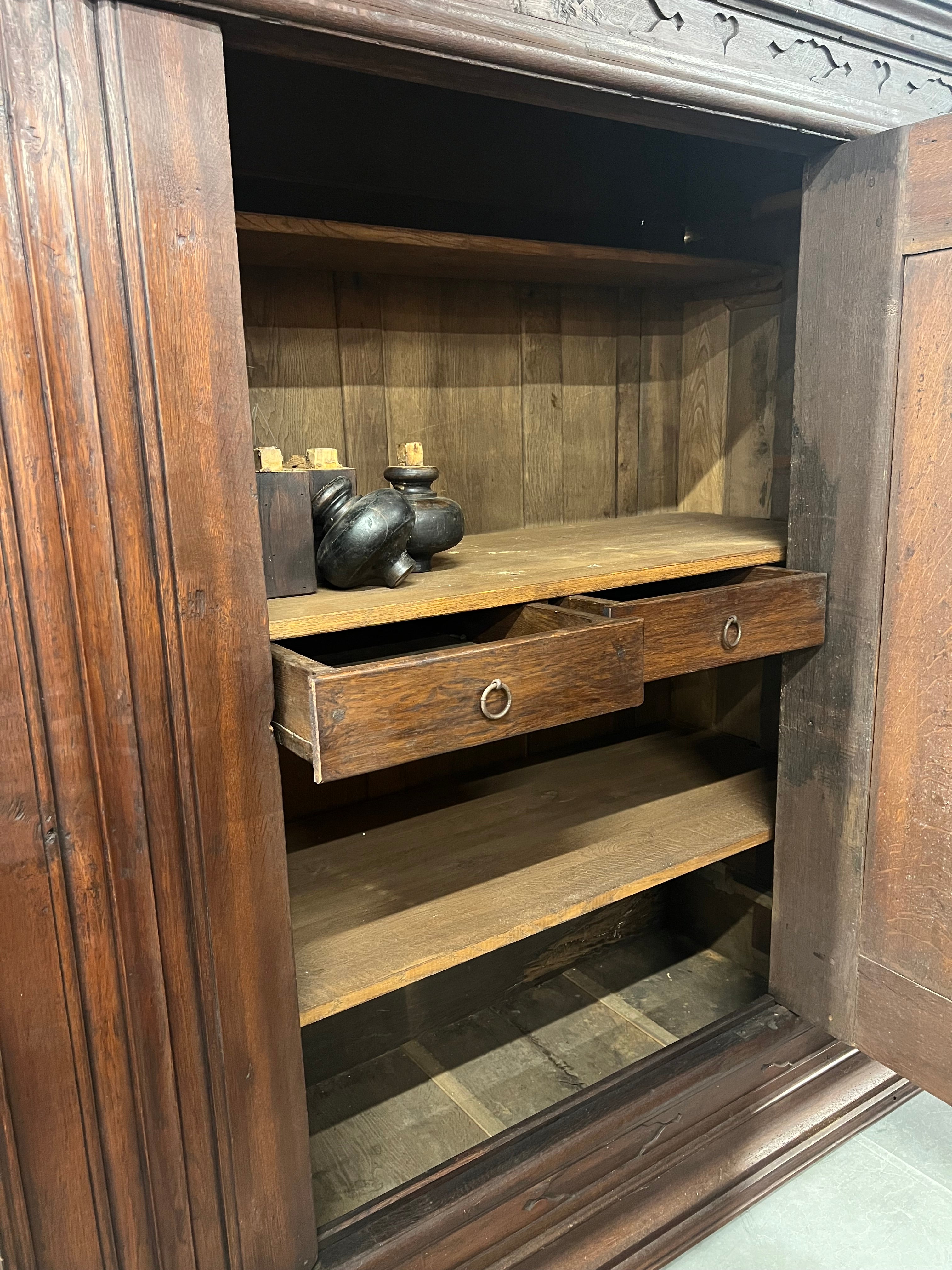 Antieke houten Spinde kast