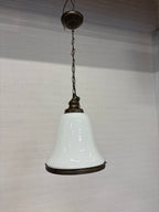 2 hanglampen met wit glazen kappen