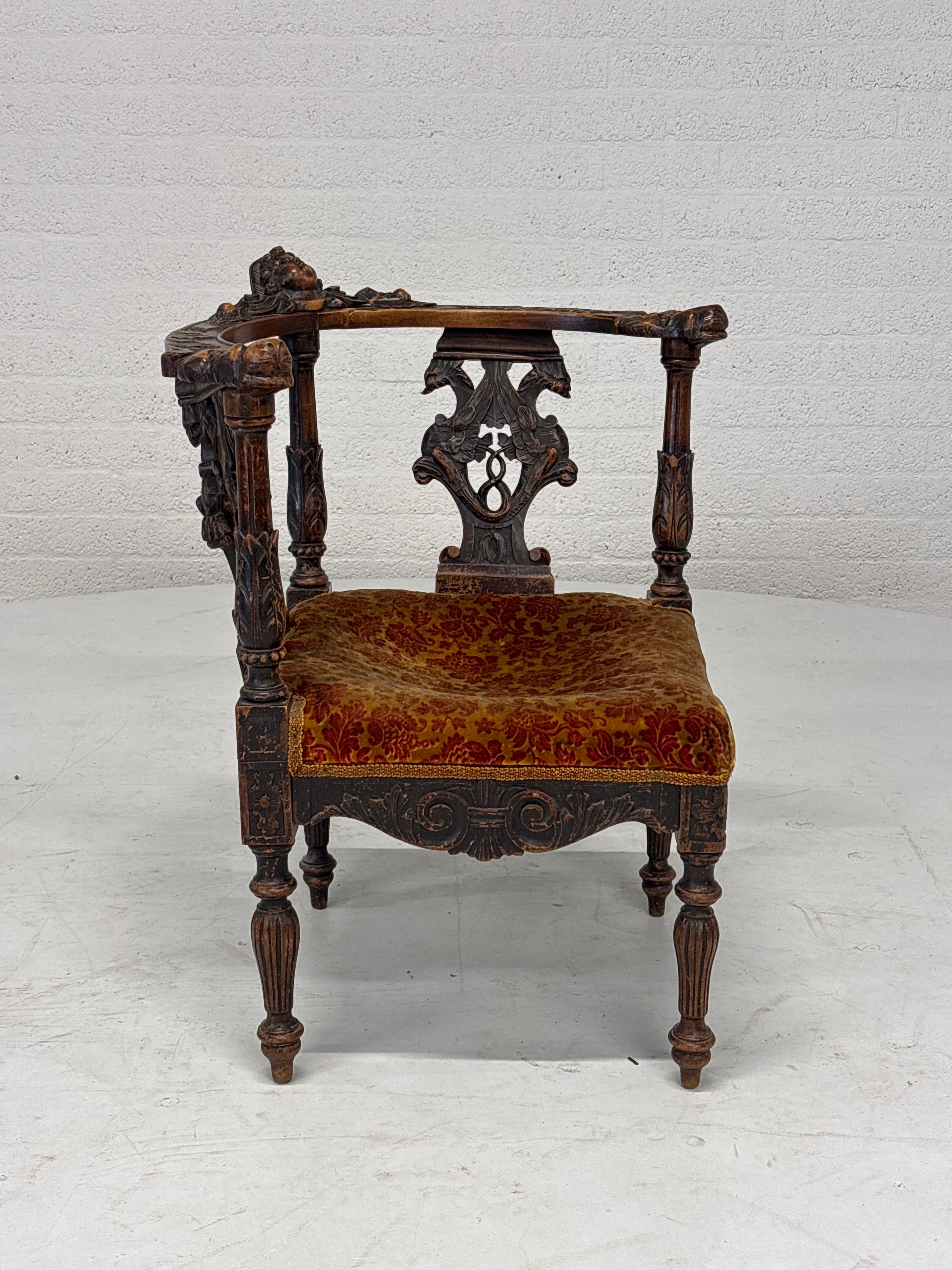 Italiaanse antieke hoekstoel