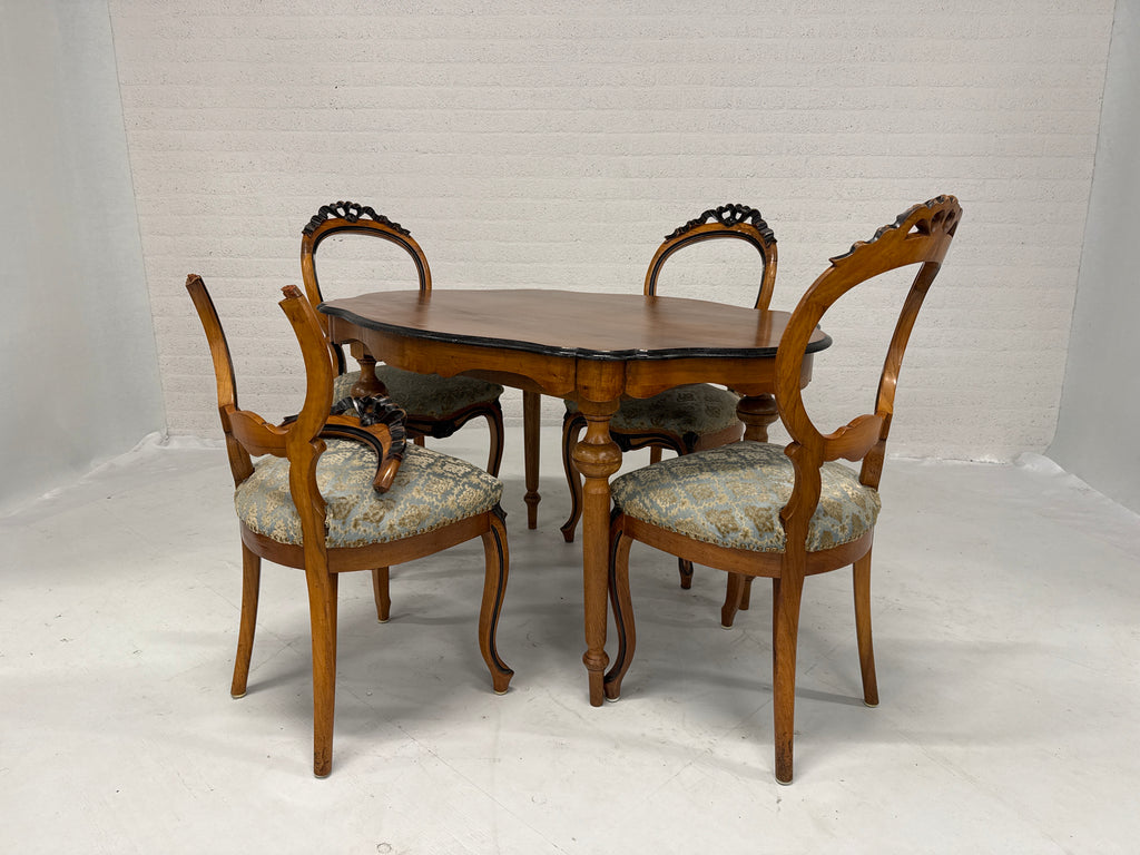 Victoriaans antiek tafel met 4 stoelen