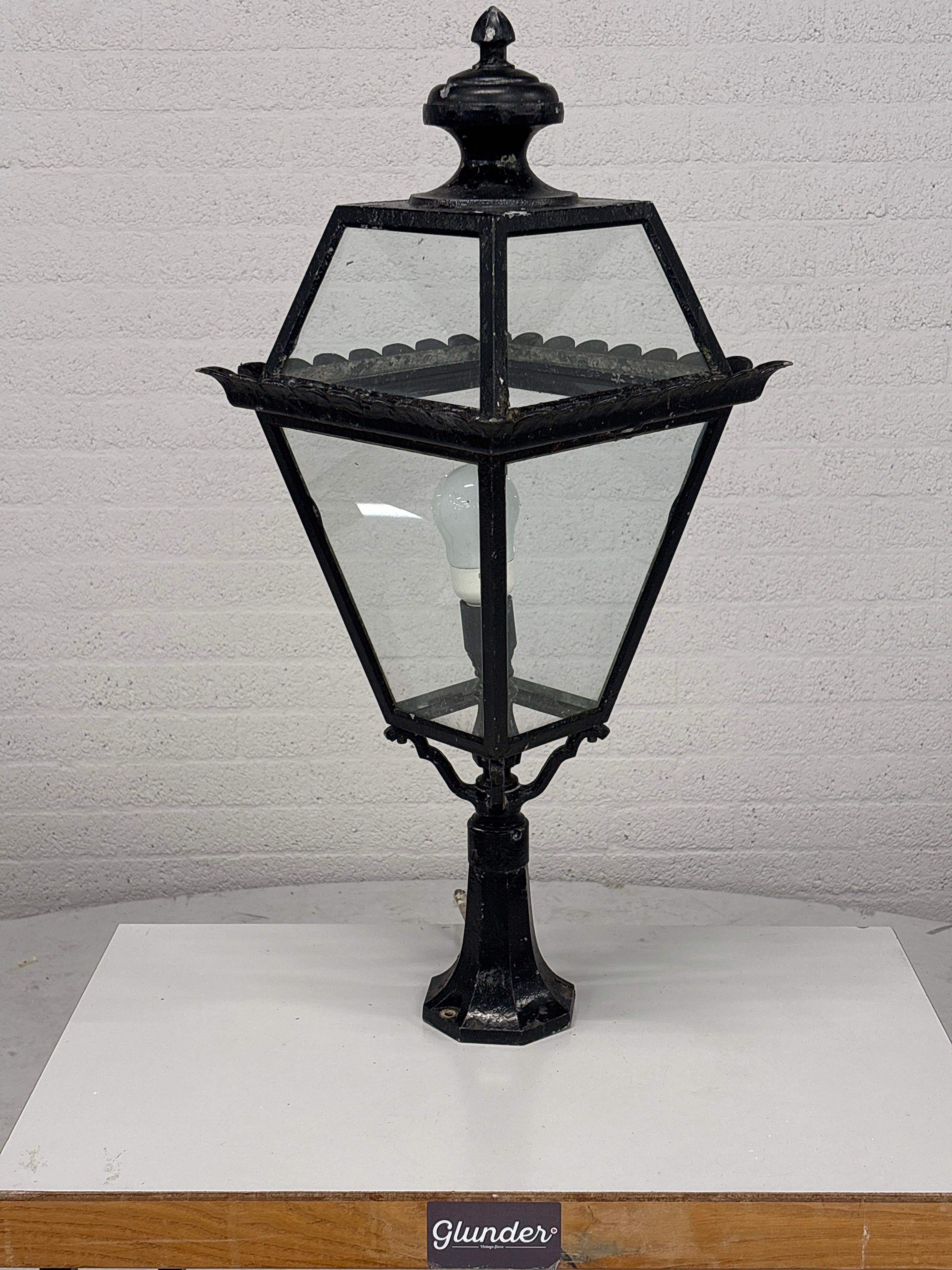 Metalen buitenlamp
