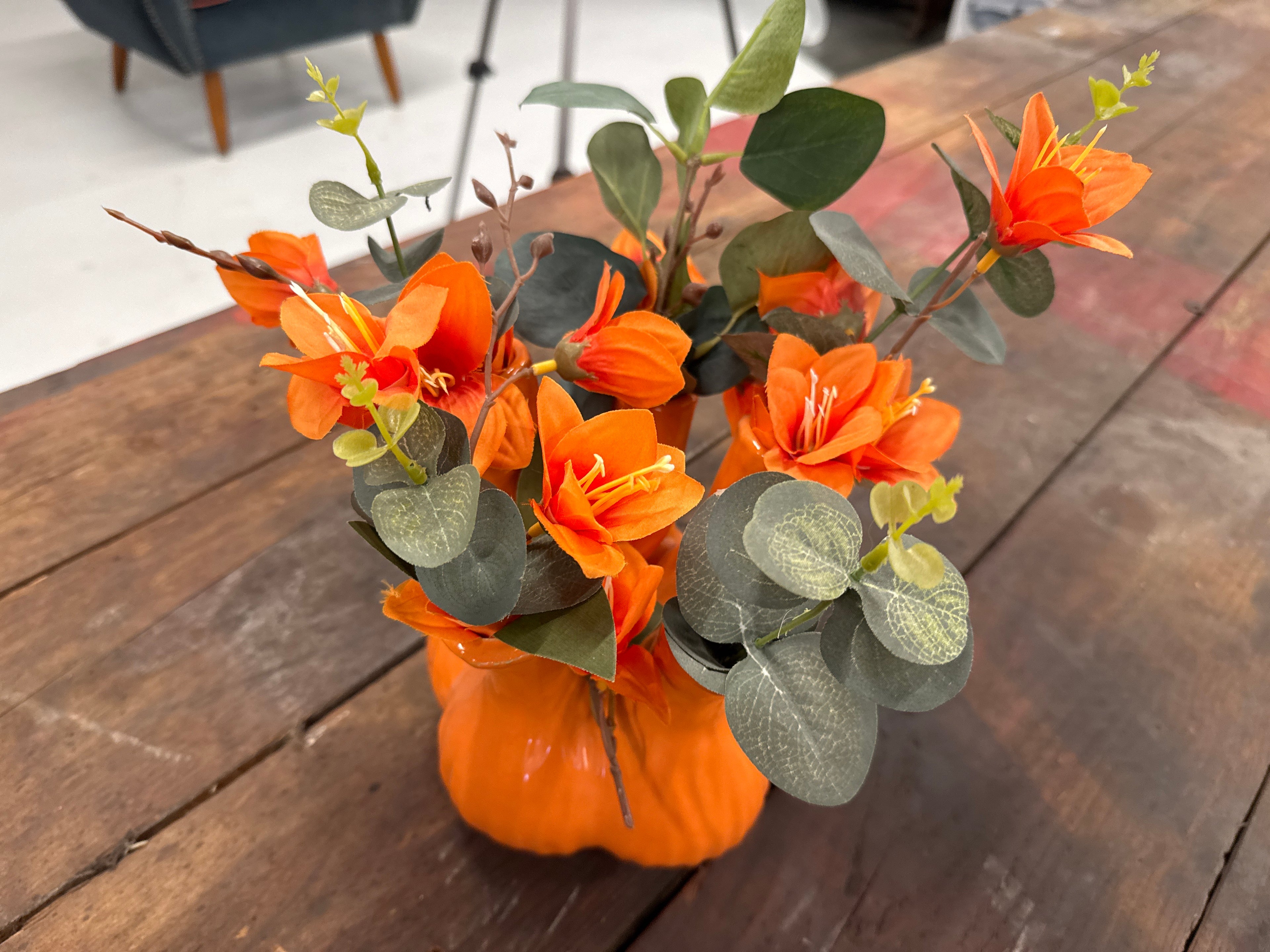 Vaas 5 koppig met kunstboeket