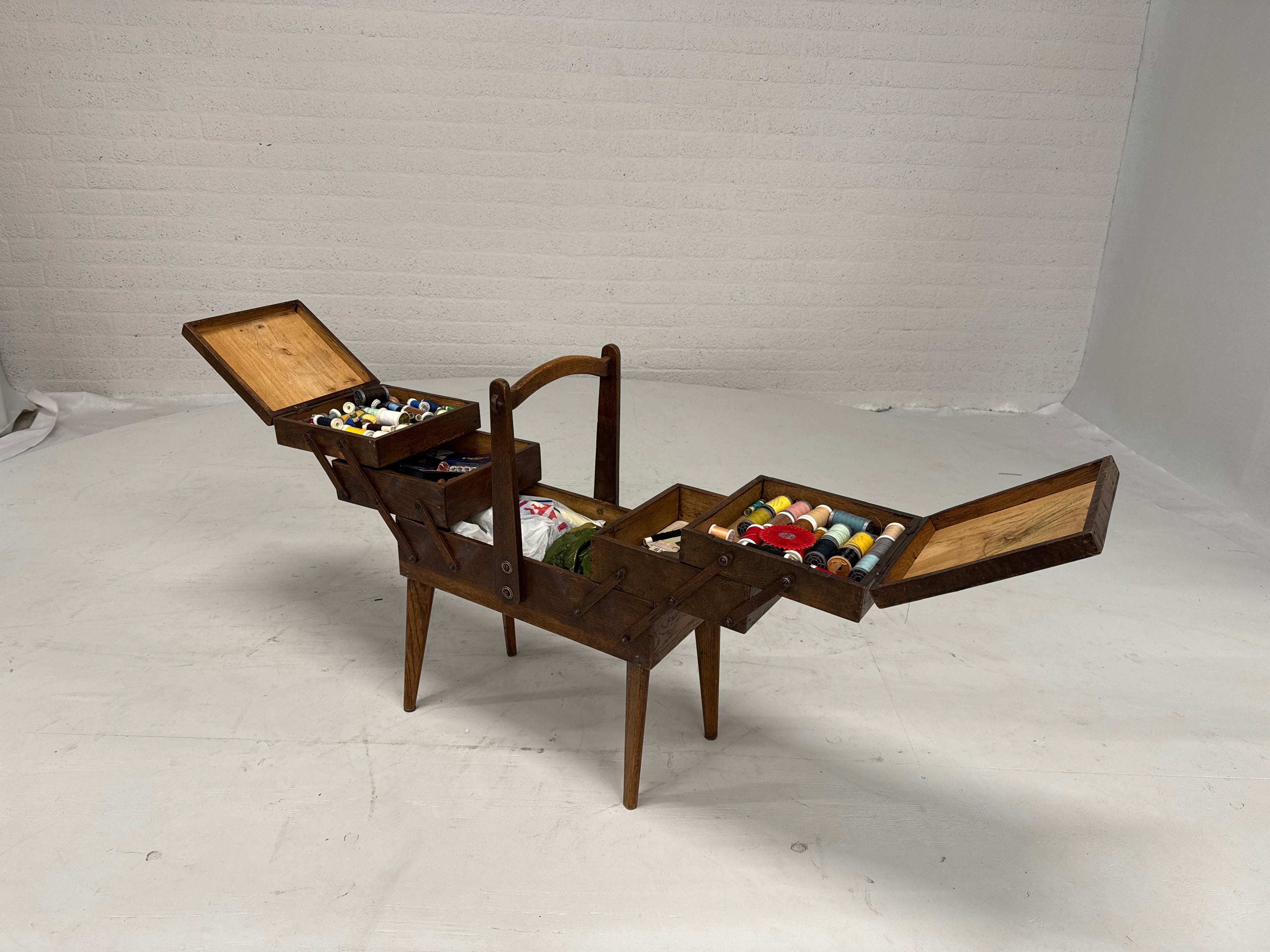 Naaikastje met inhoud