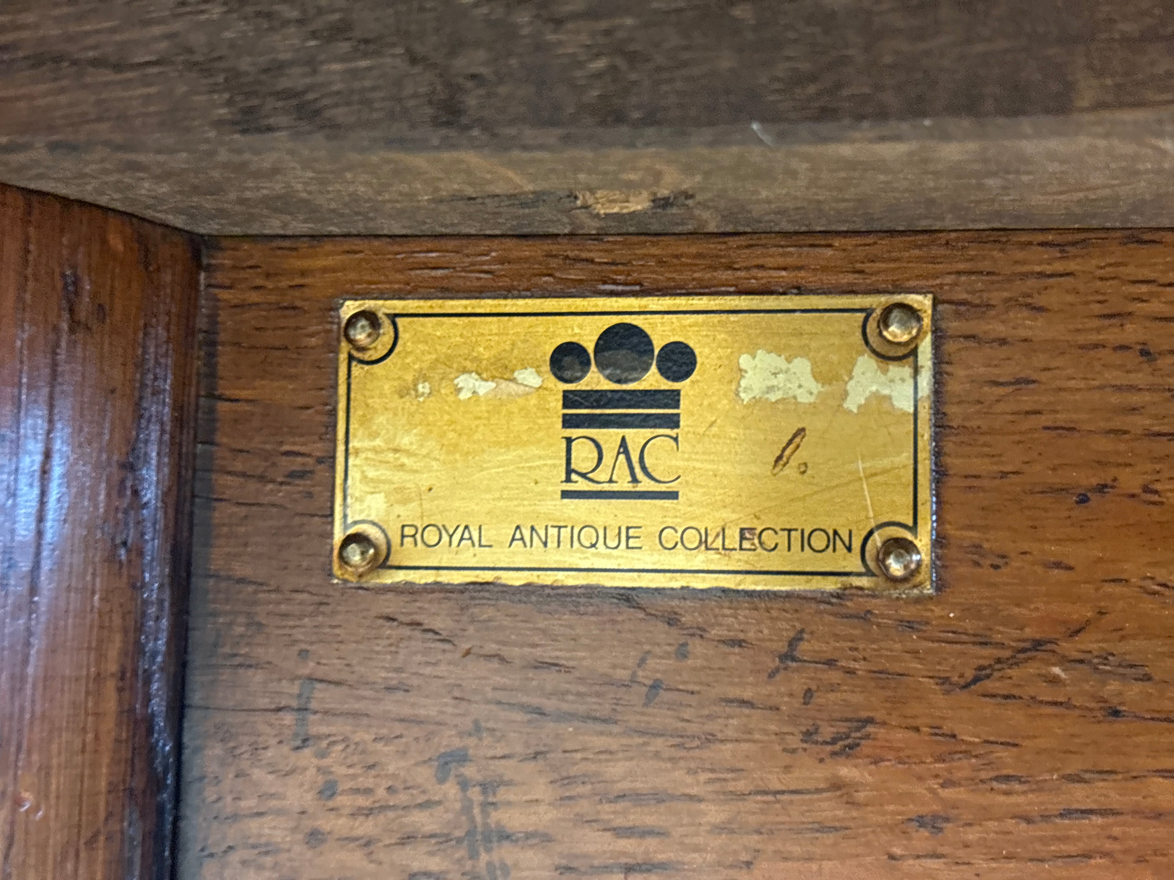 Tafel en stoelen Royal Antique Collection