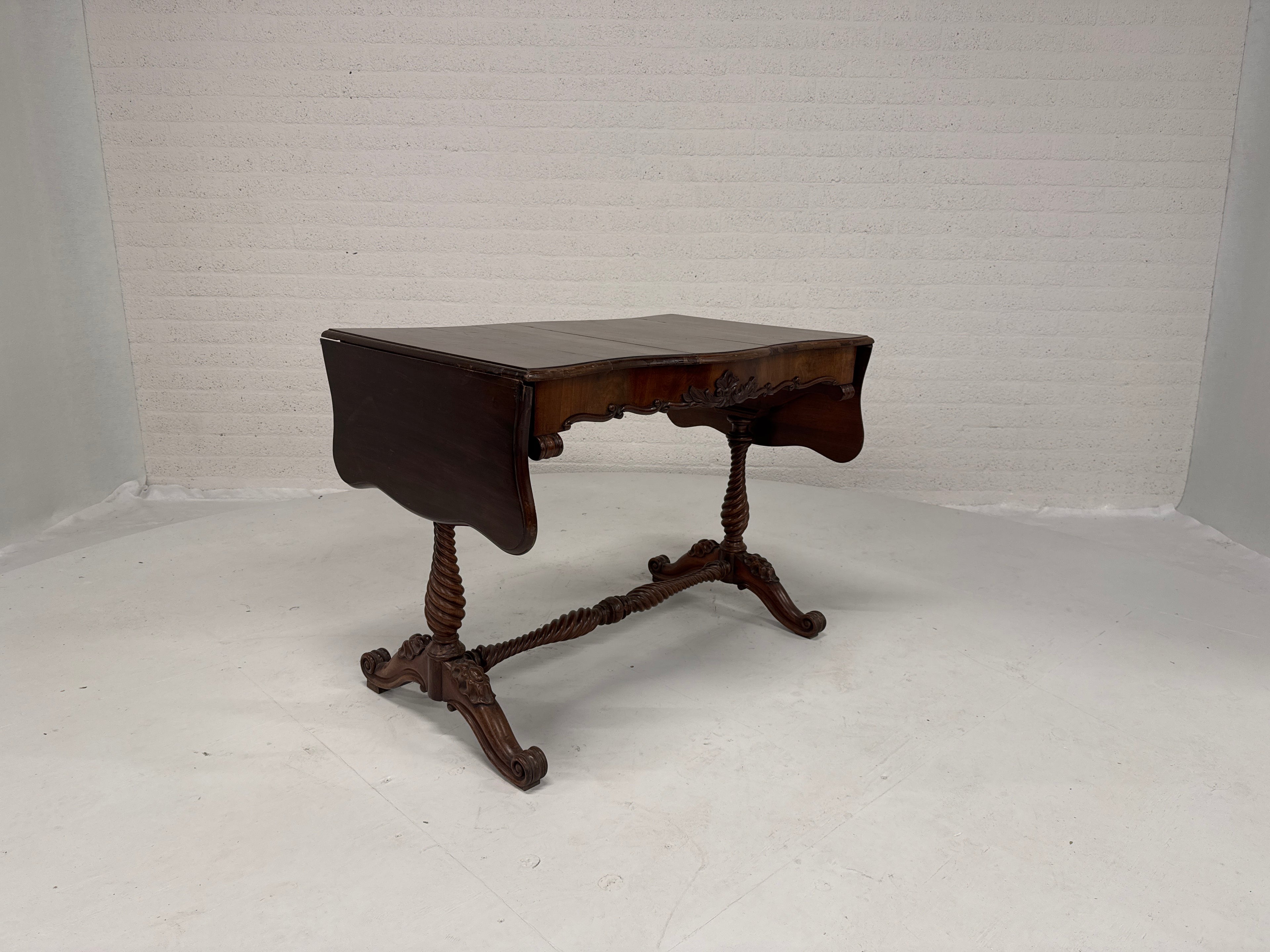 Opklap tafel hangoor