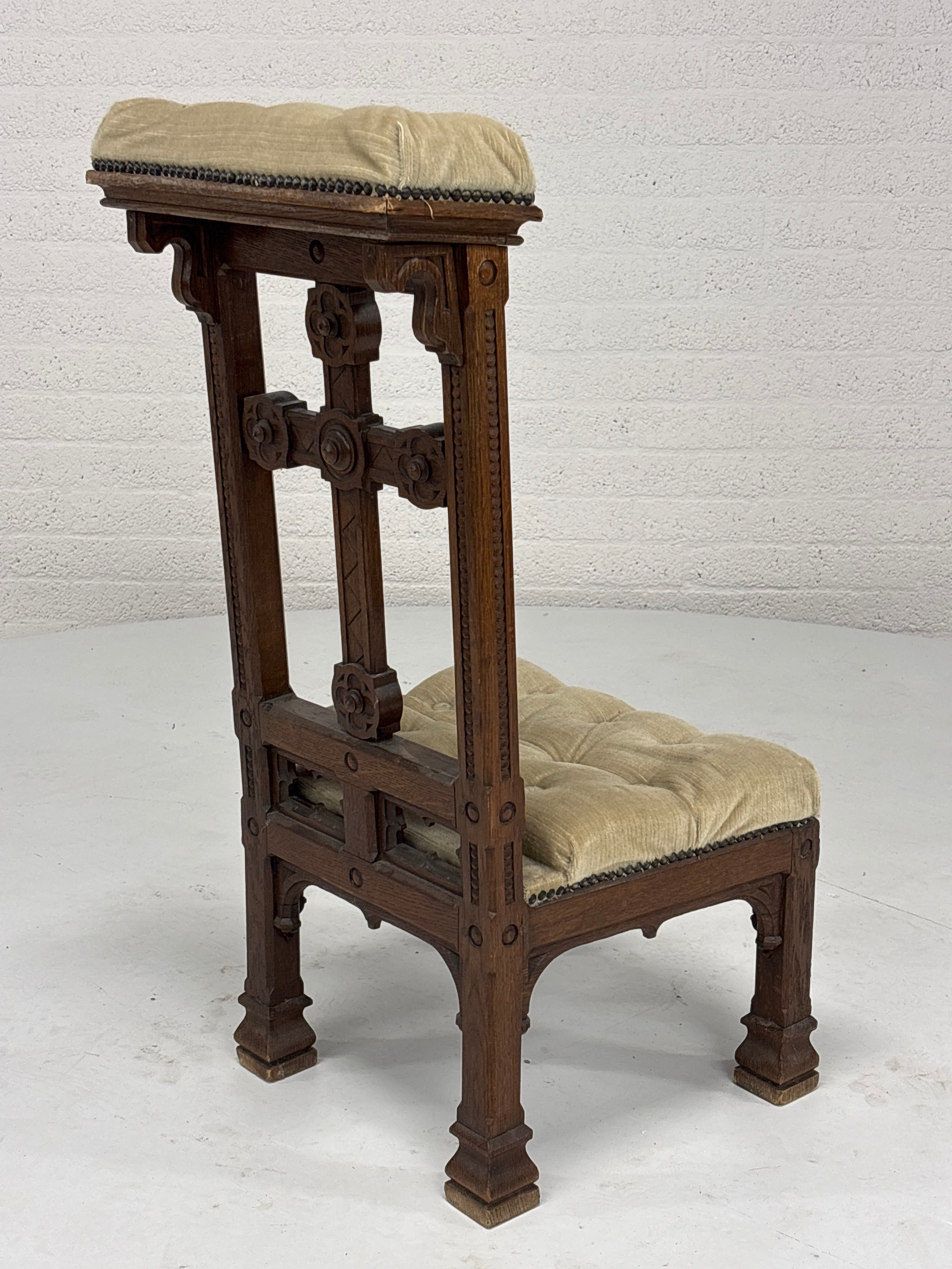 Bidstoel met vaste kussens