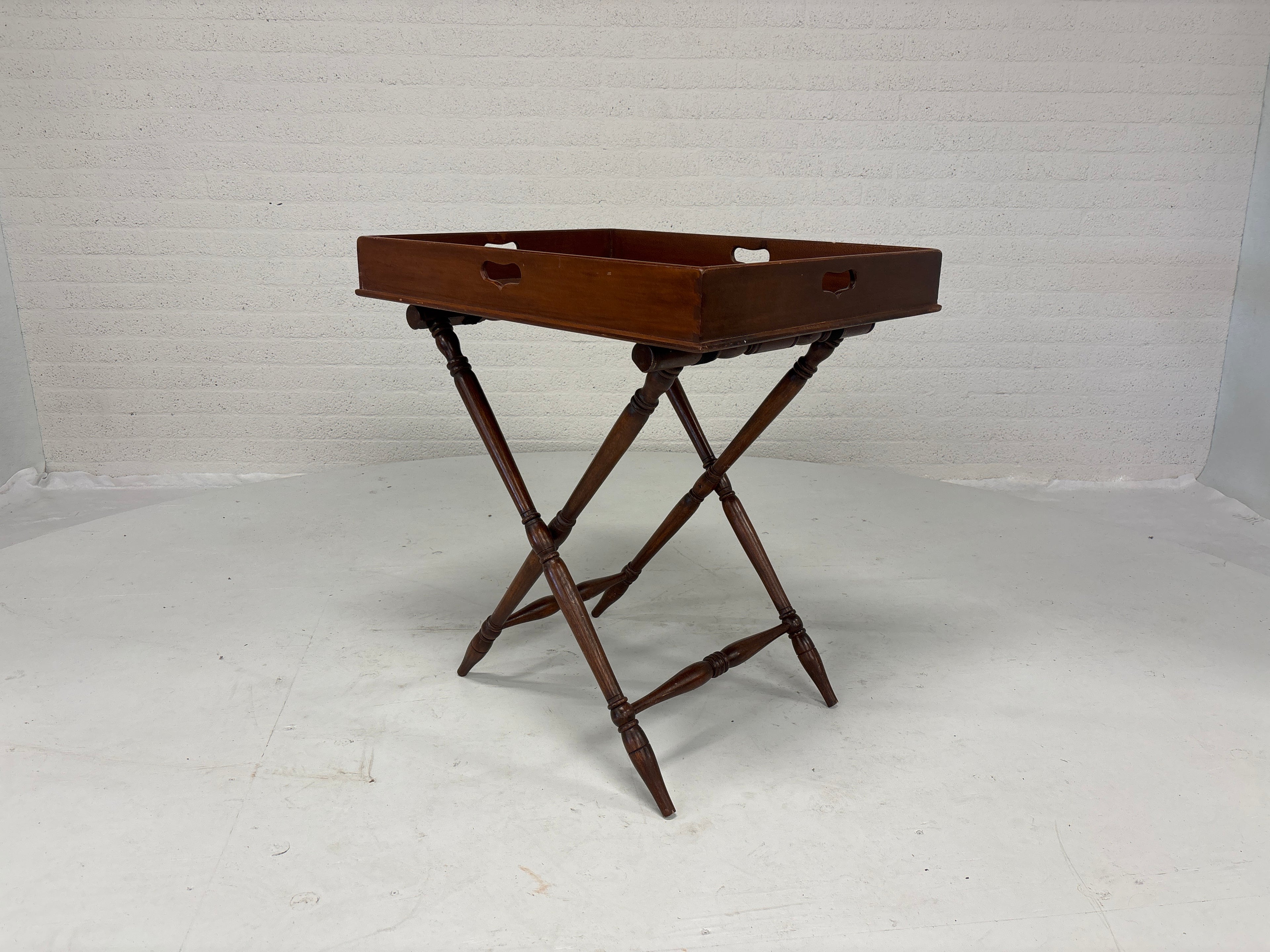 Groot dienblad met onderstel