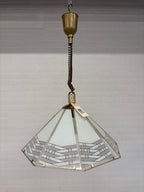 Vintage hanglamp goud met glas kap aan een trekveer