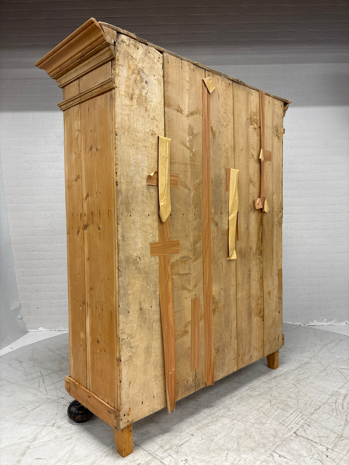 Grenen kast