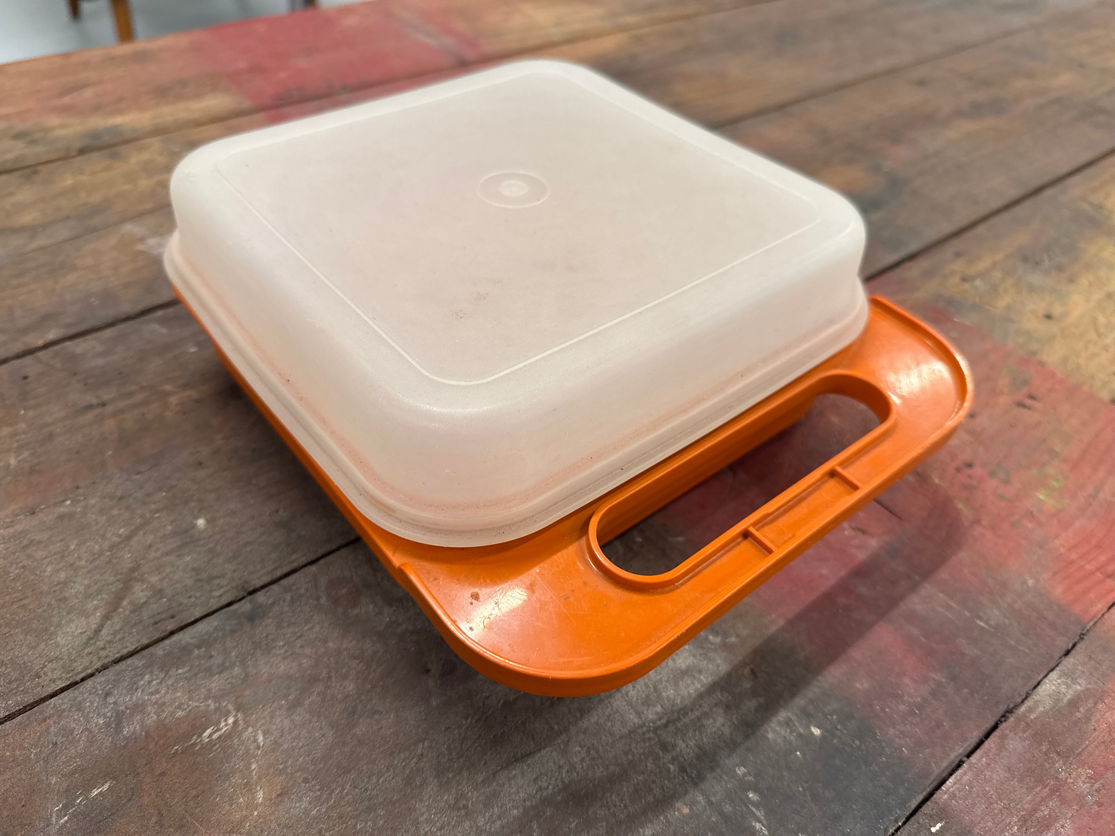 Tupperware broodbak oranje