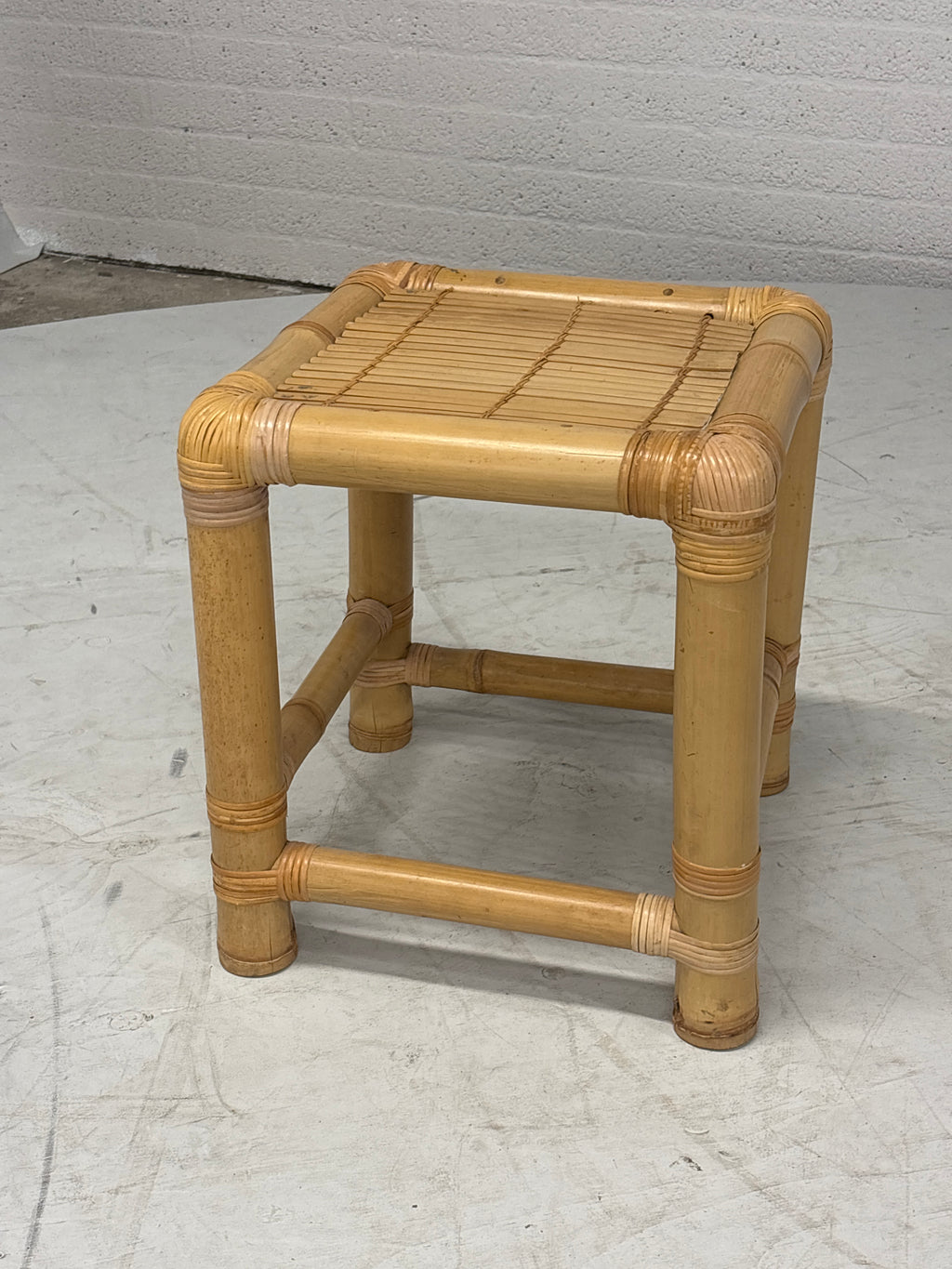 Franse kaptafel bamboestijl met krukje