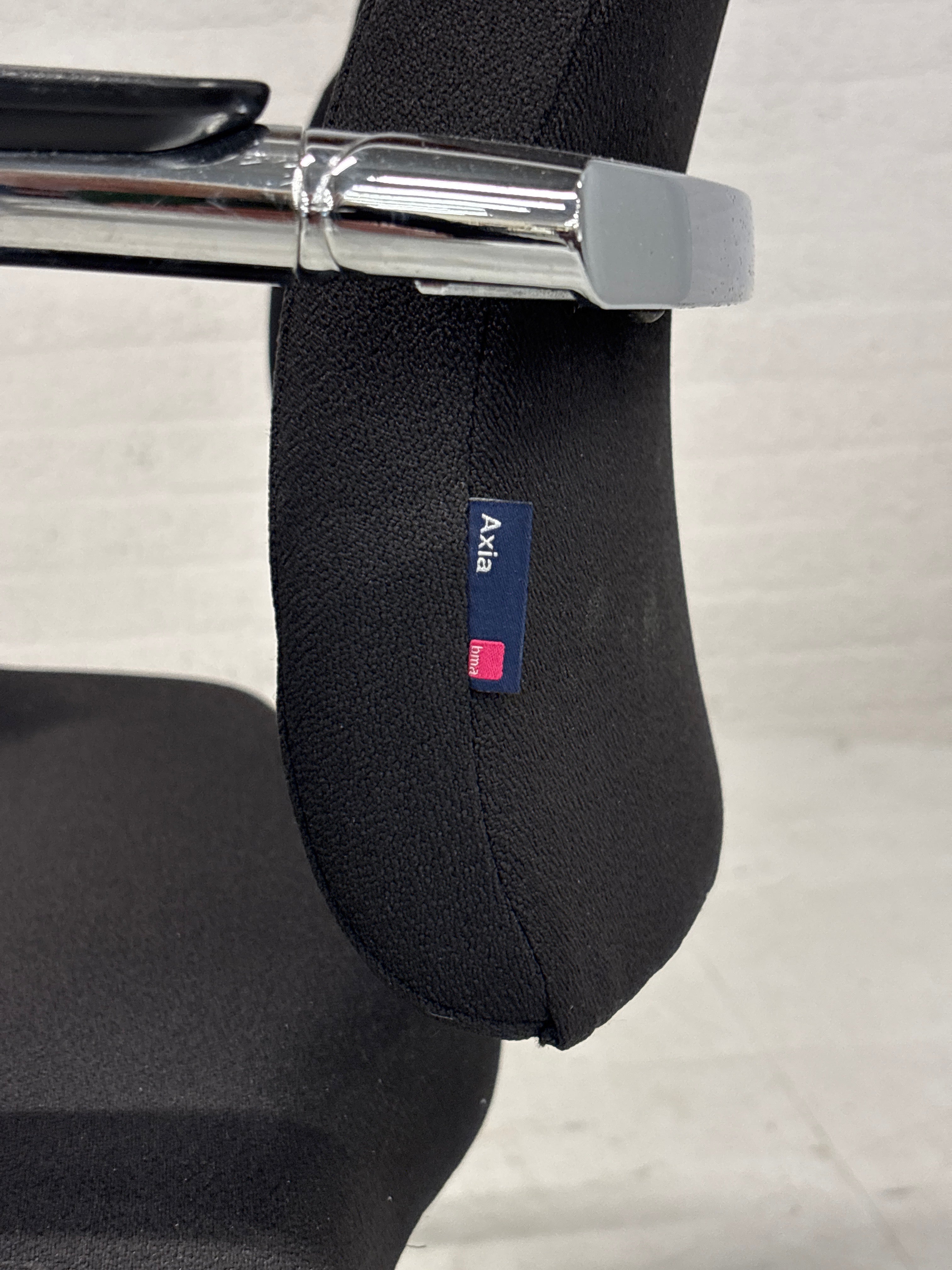 4 Bijzonder mooie comfortabele Axia stoelen voor vergader of eettafel.