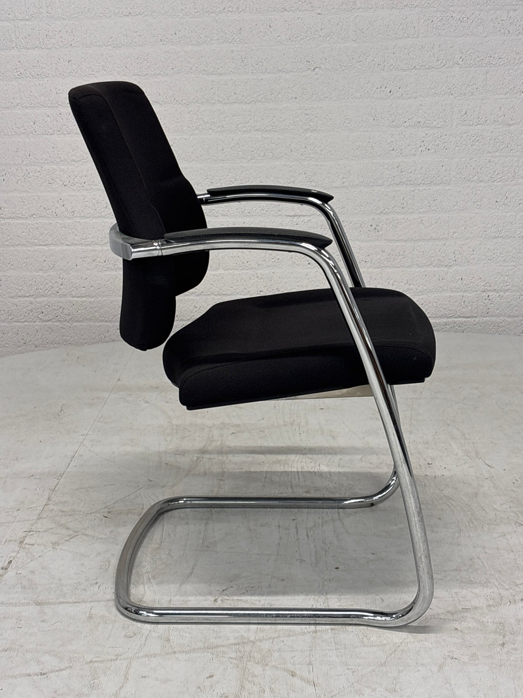 4 Bijzonder mooie comfortabele Axia stoelen voor vergader of eettafel.