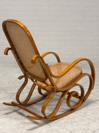 MP Stylische bent wood schommelstoel