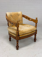 Set vintage Giorgetti stoelen en tafeltje. Okergele bekleding. Italiaans design.